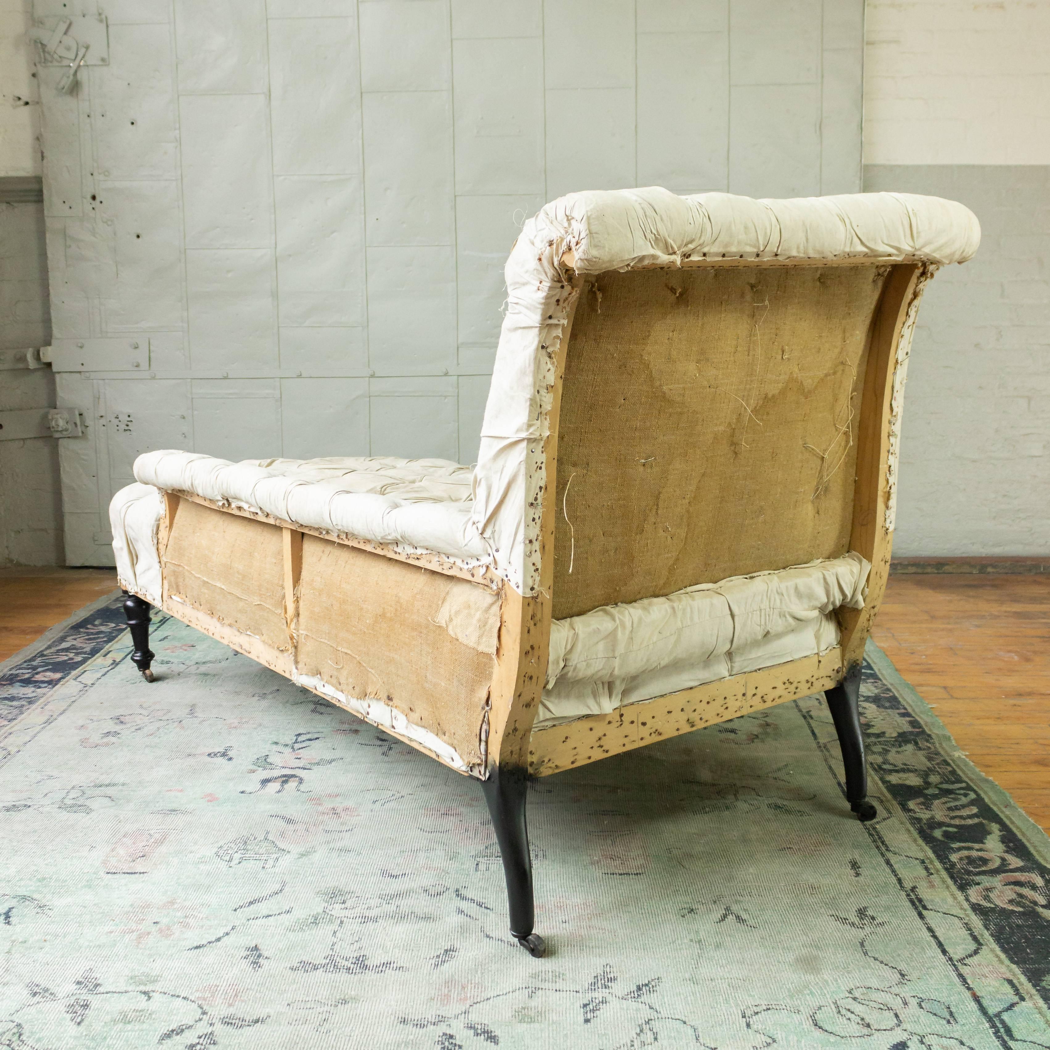 French 19th Century Napoleon III Tufted Chaise Longue with Extended Left Arm In Distressed Condition In Buchanan, NY