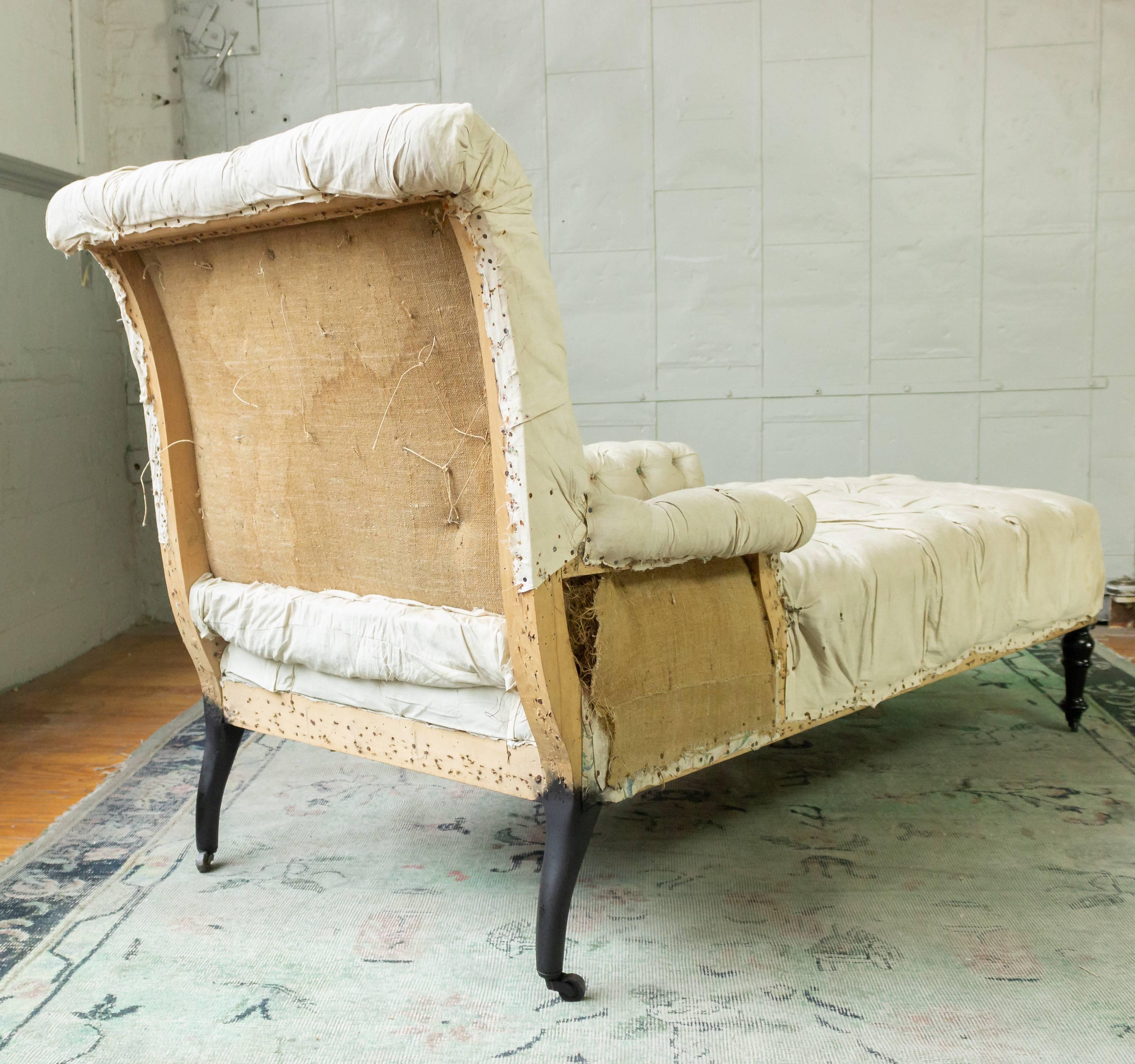 French 19th Century Napoleon III Tufted Chaise Longue with Extended Left Arm 1