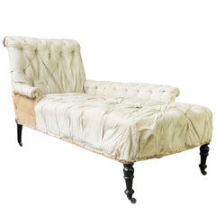 French 19th Century Napoleon III Tufted Chaise Longue with Extended Left Arm