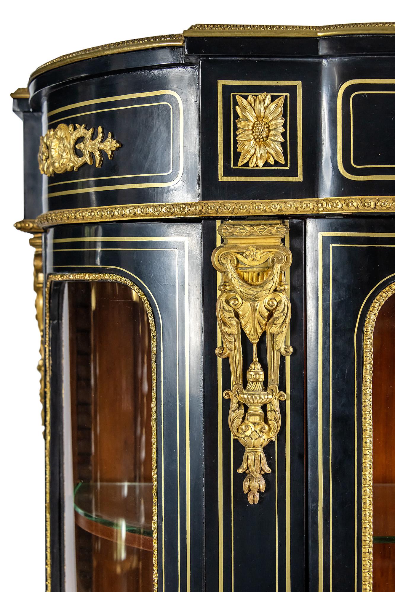French 19th Century Napoleon III Vitrine Cabinet For Sale 1