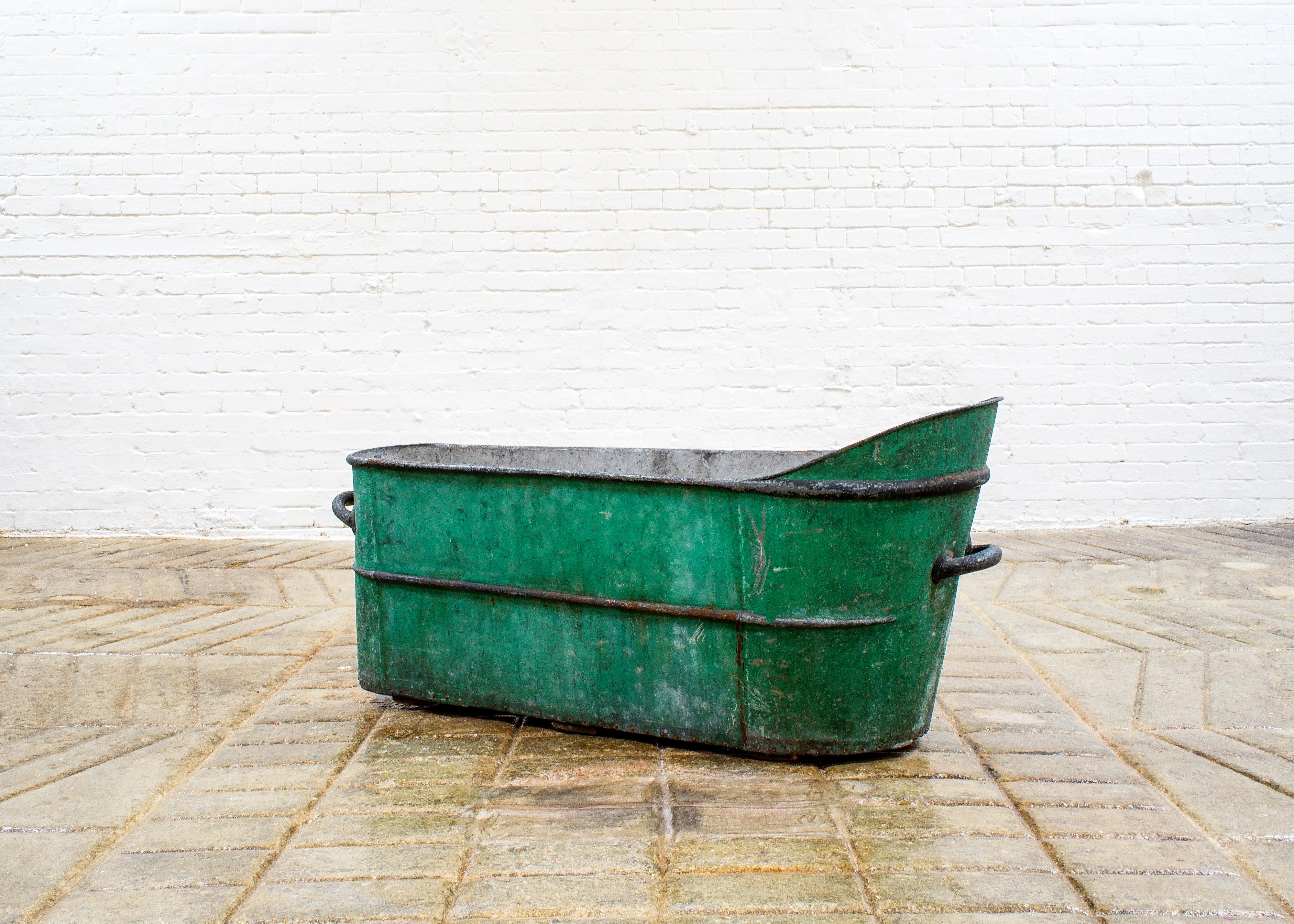 Französisch 19. Jahrhundert Napoleon III Zink bemalt grün Garten Bad Pflanzer (Gemalt) im Angebot