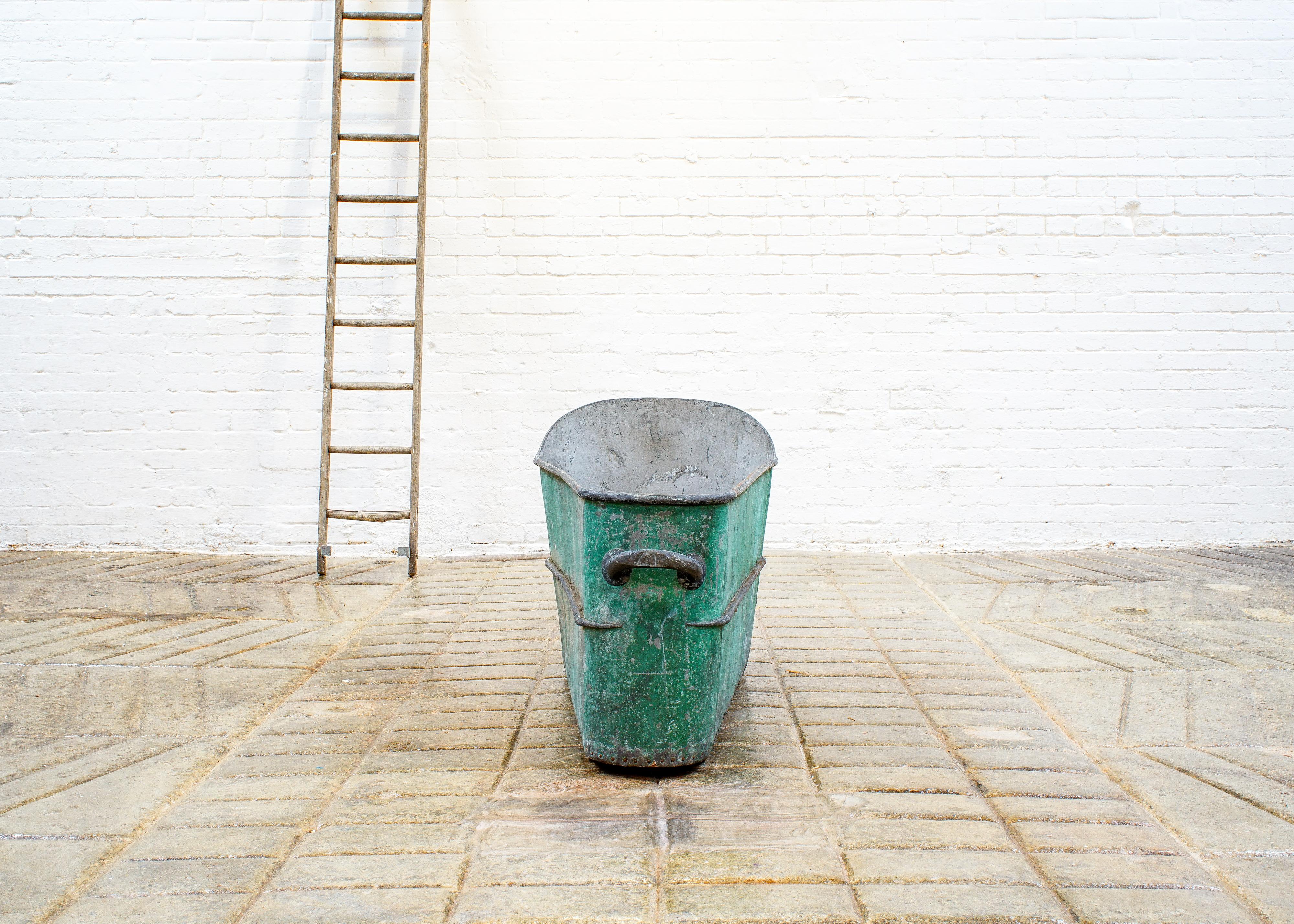 Französisch 19. Jahrhundert Napoleon III Zink bemalt grün Garten Bad Pflanzer im Zustand „Gut“ im Angebot in Sherborne, GB