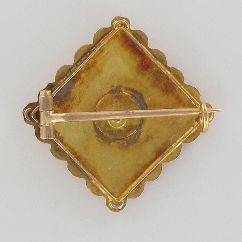 French 19th Century Natural Pearl 18 Karat Rose Gold Lozenge Brooch In Good Condition In Poitiers, FR