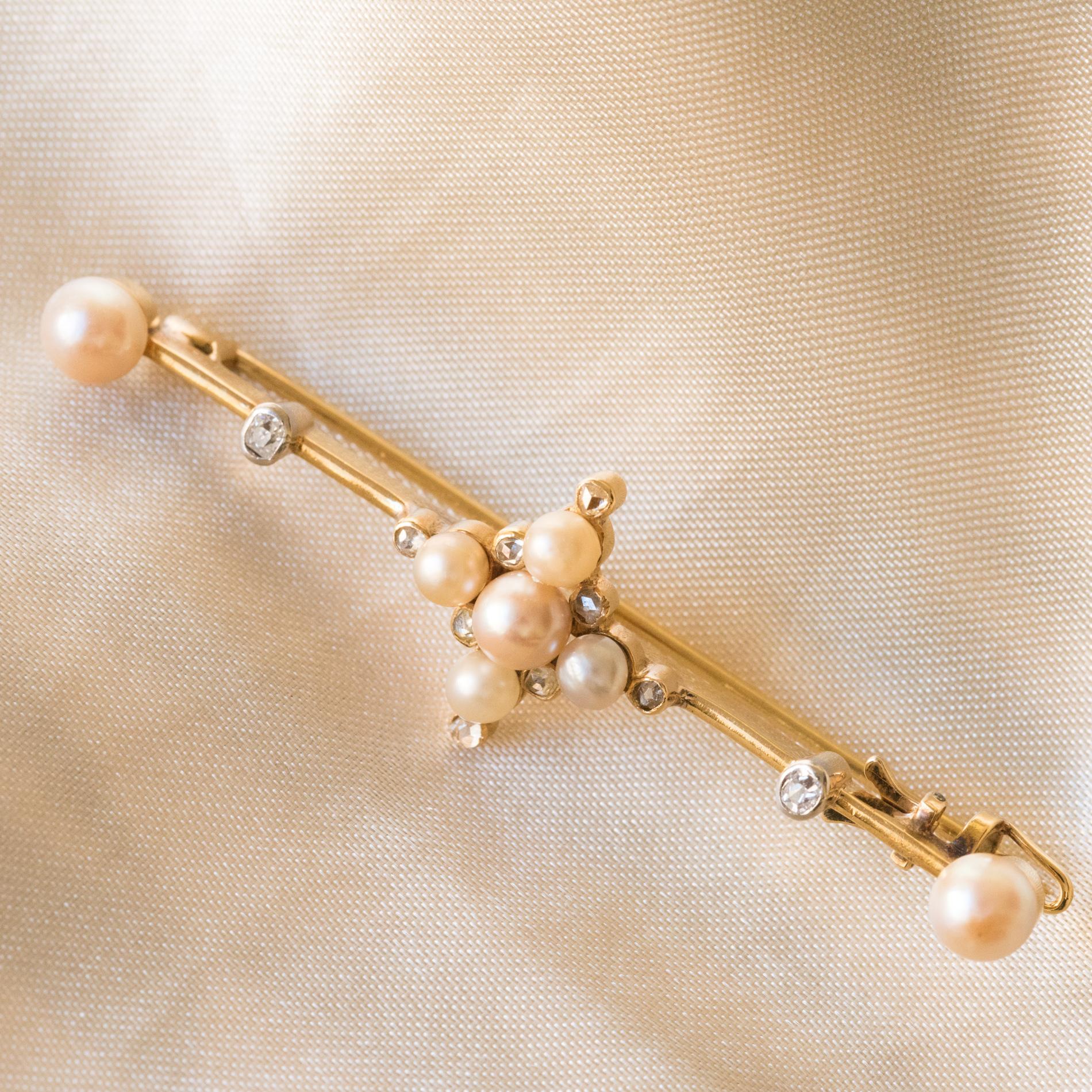 Natrliche Perlen-Anstecknadelbrosche aus 18 Karat Gelbgold aus dem 19. Jahrhundert (Napoleon III.) im Angebot