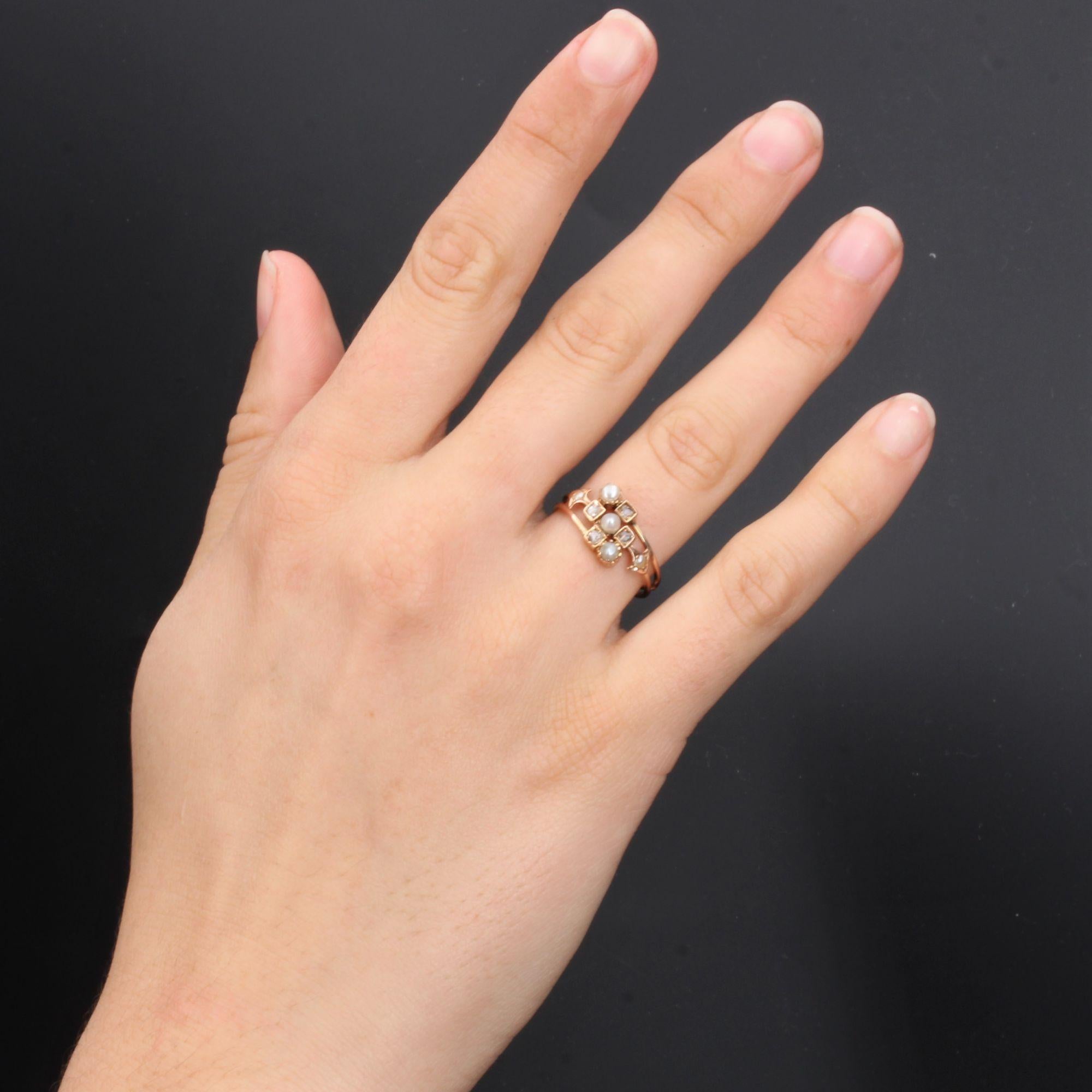 Ring in 18 karat rose gold, eagle head hallmark.
Delightful antique charming jewel, it is decorated on the top of 3 half natural pearls and 4 rose- cut diamonds in geometrical setting on both sides of this pattern. The start of the ring is set with