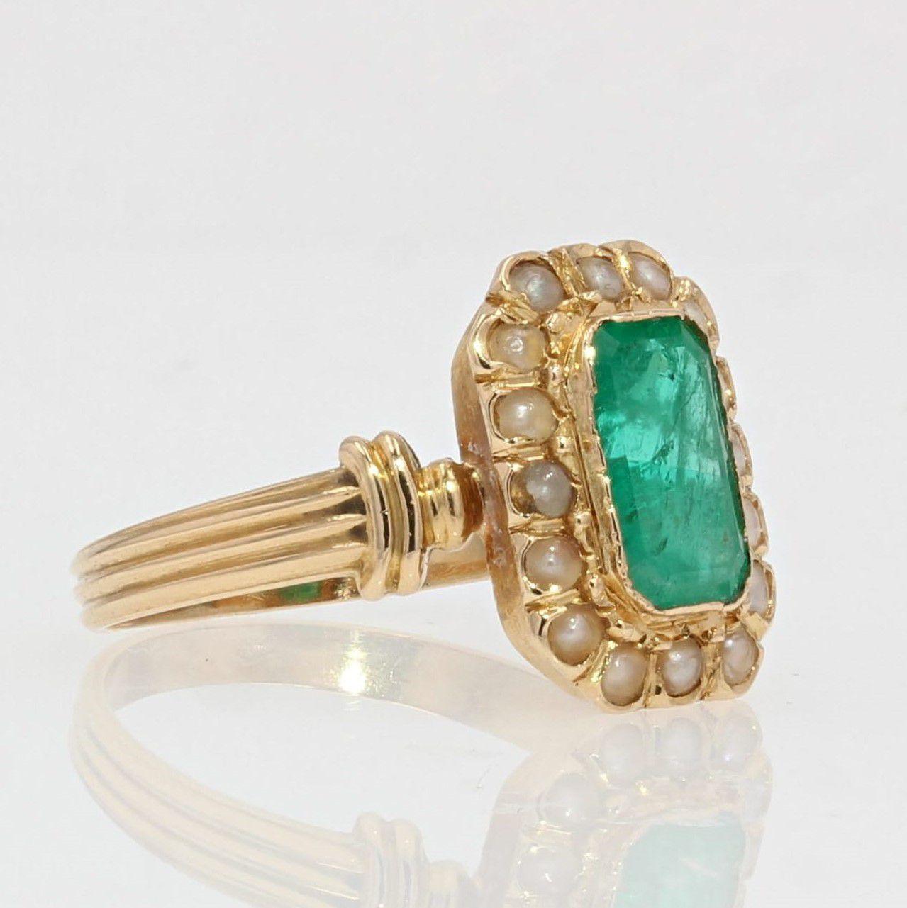 French 19th Century Natural Pearl Emerald 18 Karat Yellow Gold Ring In Good Condition In Poitiers, FR