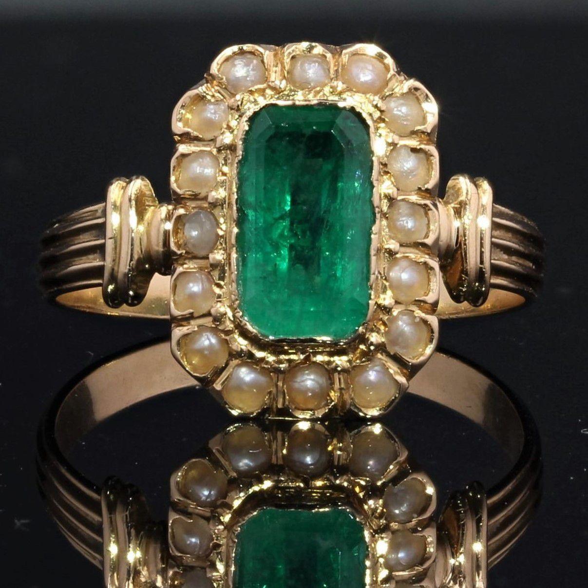 French 19th Century Natural Pearl Emerald 18 Karat Yellow Gold Ring 2