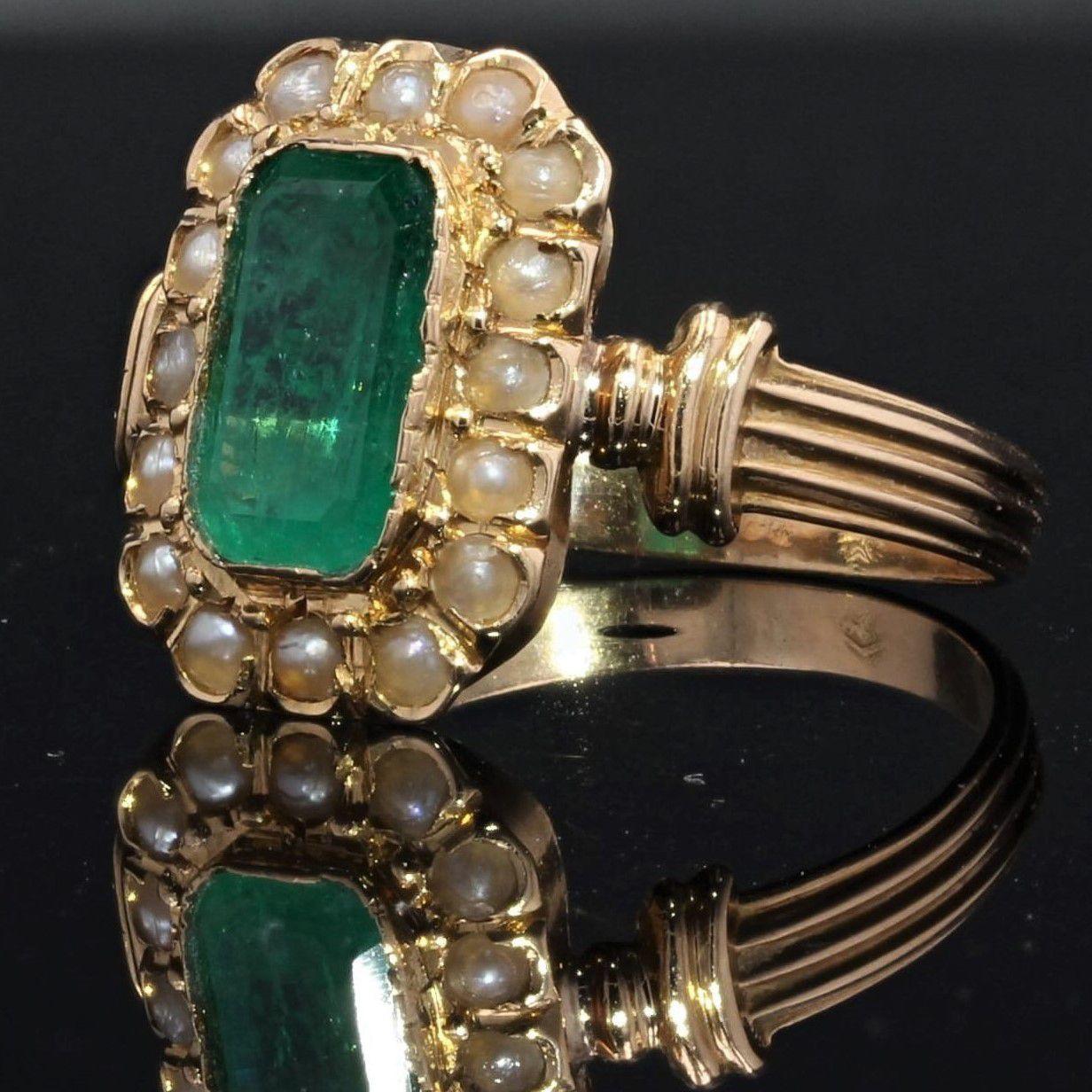 French 19th Century Natural Pearl Emerald 18 Karat Yellow Gold Ring 3