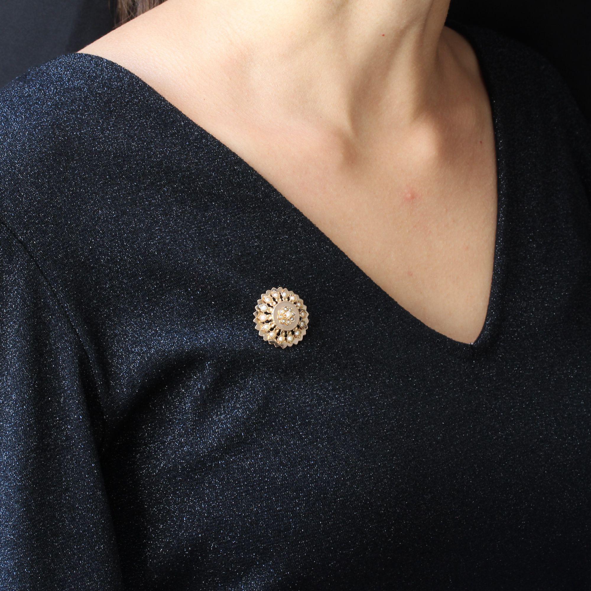French 19th Century Natural Pearls 18 Karat Rose Gold Brooch In Good Condition For Sale In Poitiers, FR