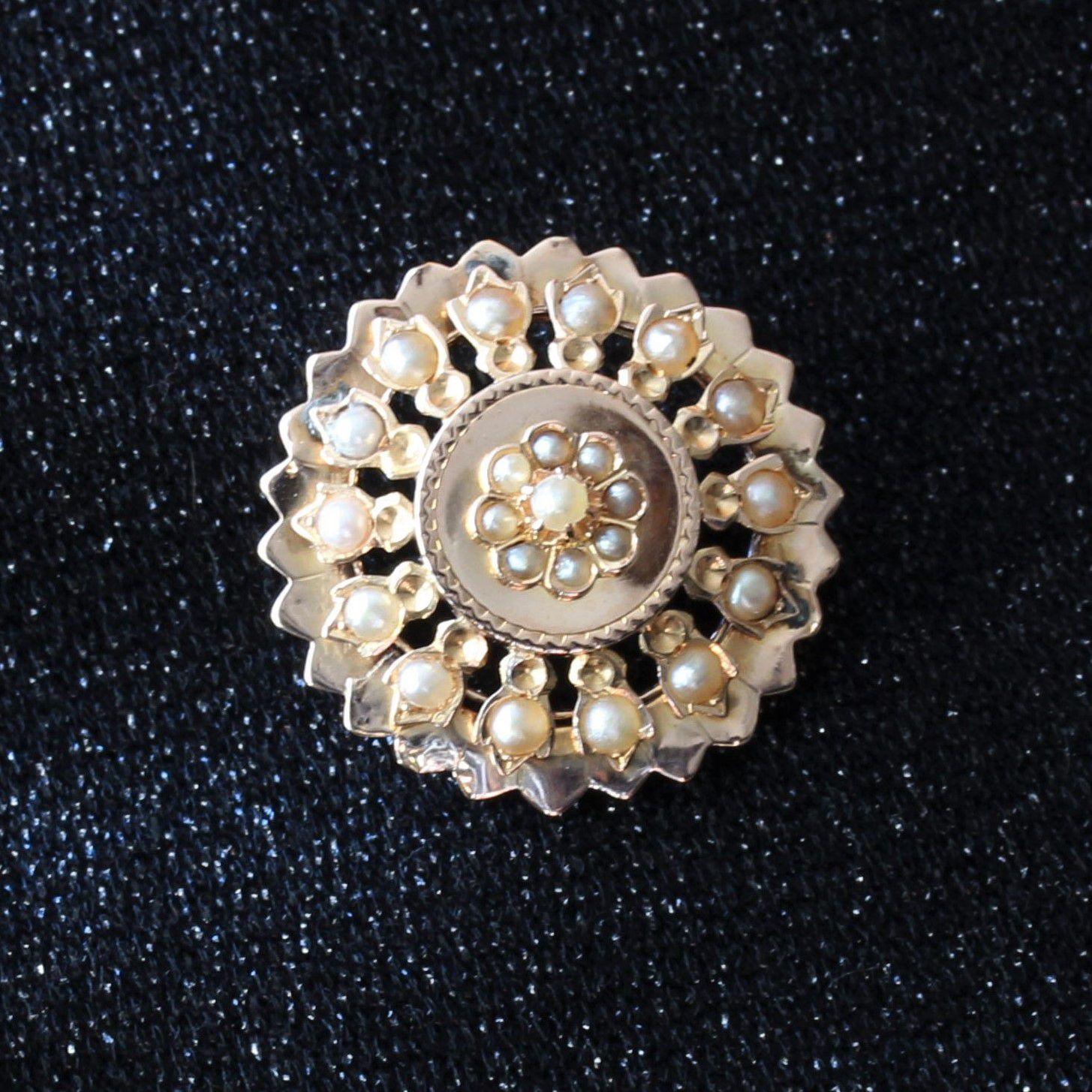 French 19th Century Natural Pearls 18 Karat Rose Gold Brooch For Sale 2