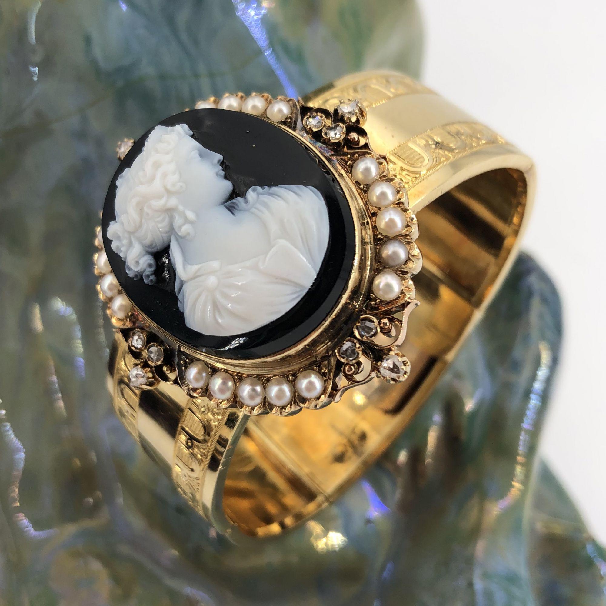 French 19th Century Natural Pearls Diamonds Onyx Cameo Set For Sale 9