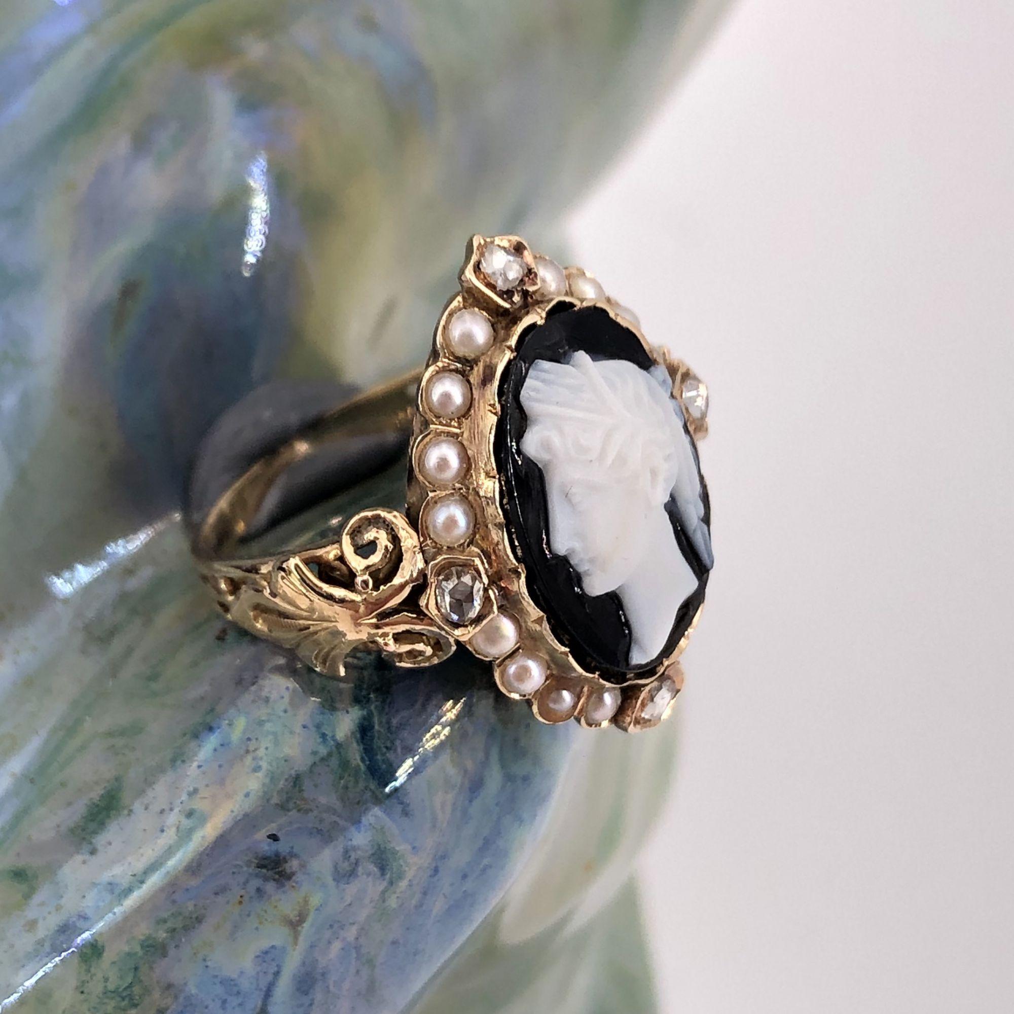 French 19th Century Natural Pearls Diamonds Onyx Cameo Set For Sale 10