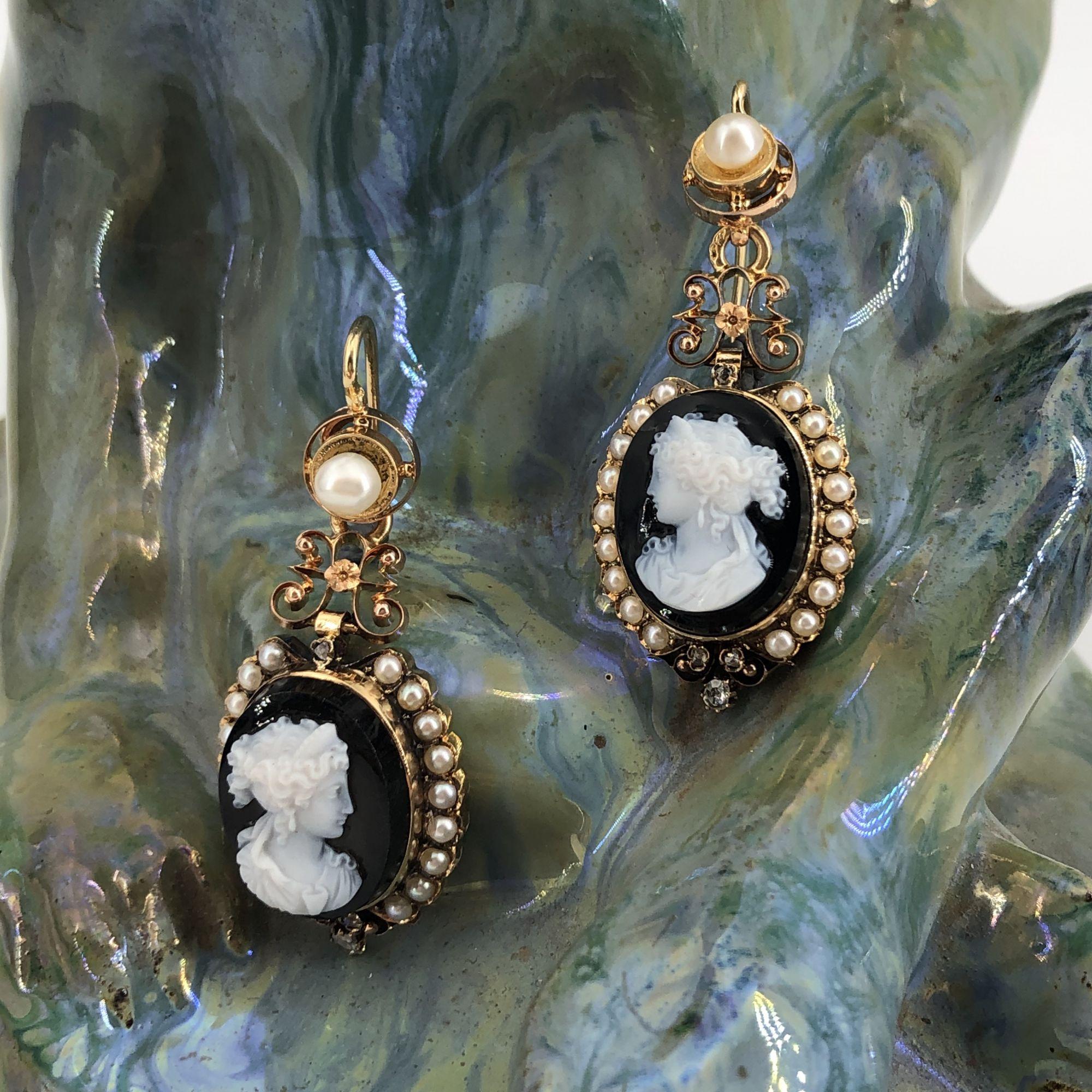 French 19th Century Natural Pearls Diamonds Onyx Cameo Set For Sale 11