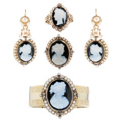 Set di cammei francese del XIX secolo con perle naturali e diamanti in onice