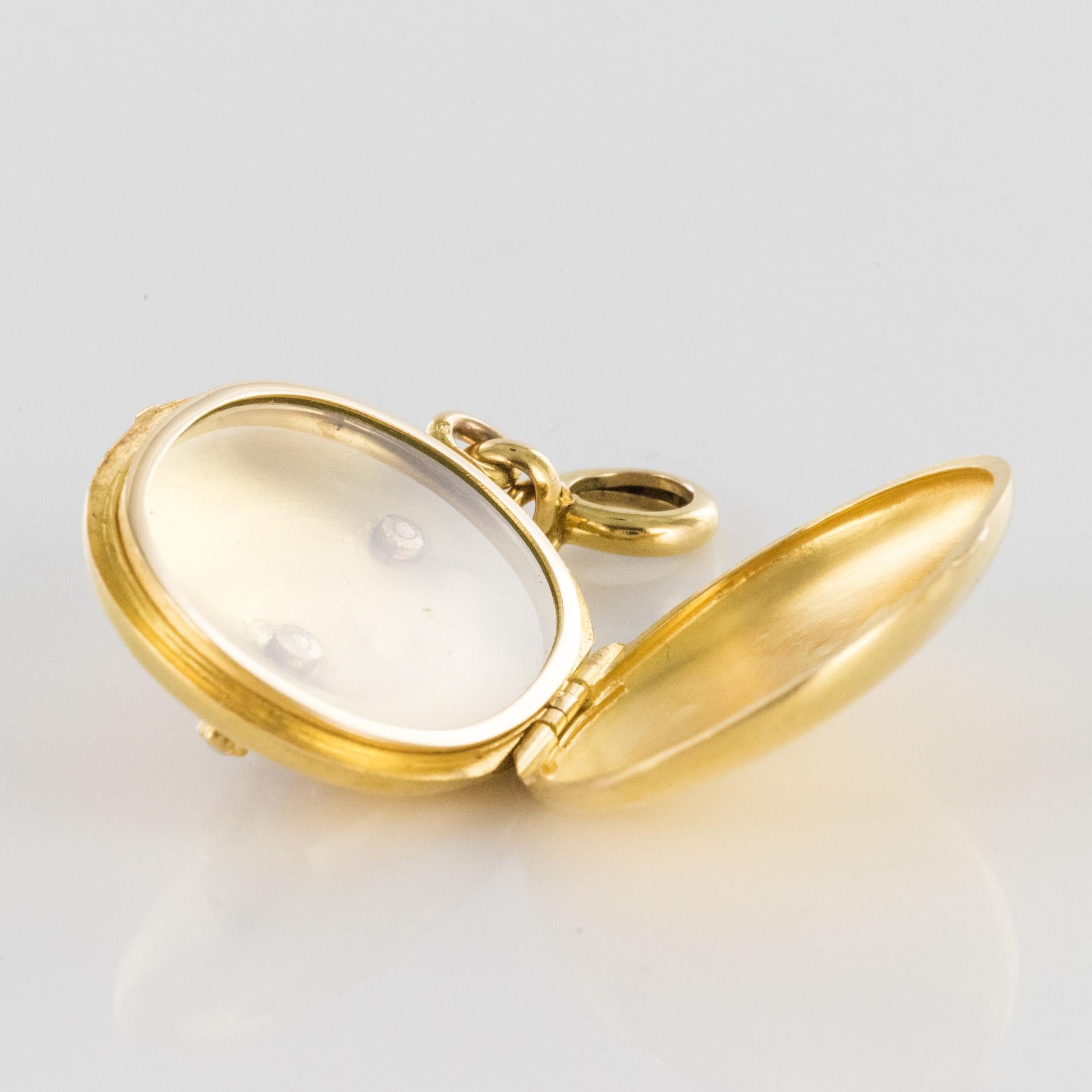 French 19th Century Natural Pearls Enamel 18 Karat Yellow Gold Medallion 9