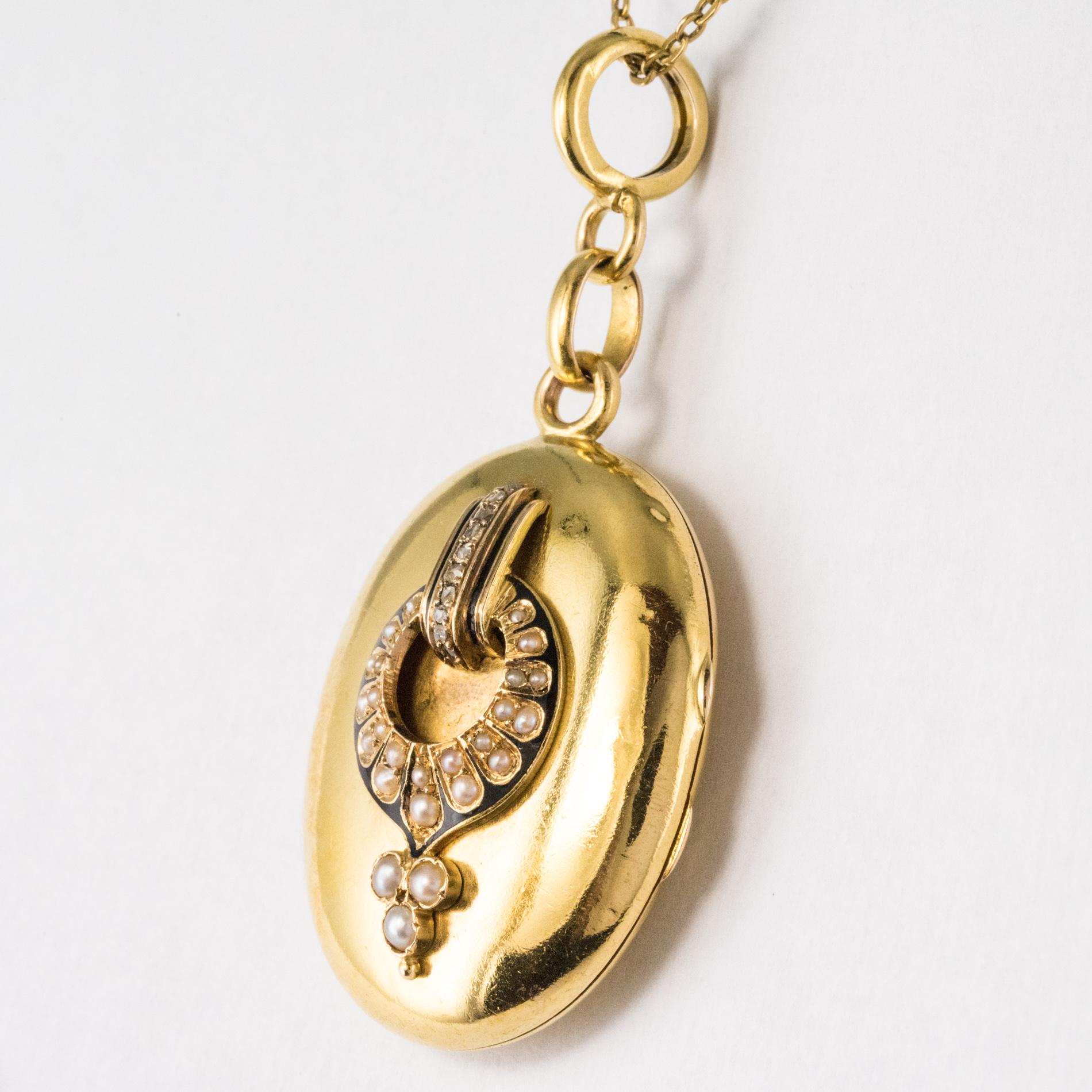 Napoleon III French 19th Century Natural Pearls Enamel 18 Karat Yellow Gold Medallion