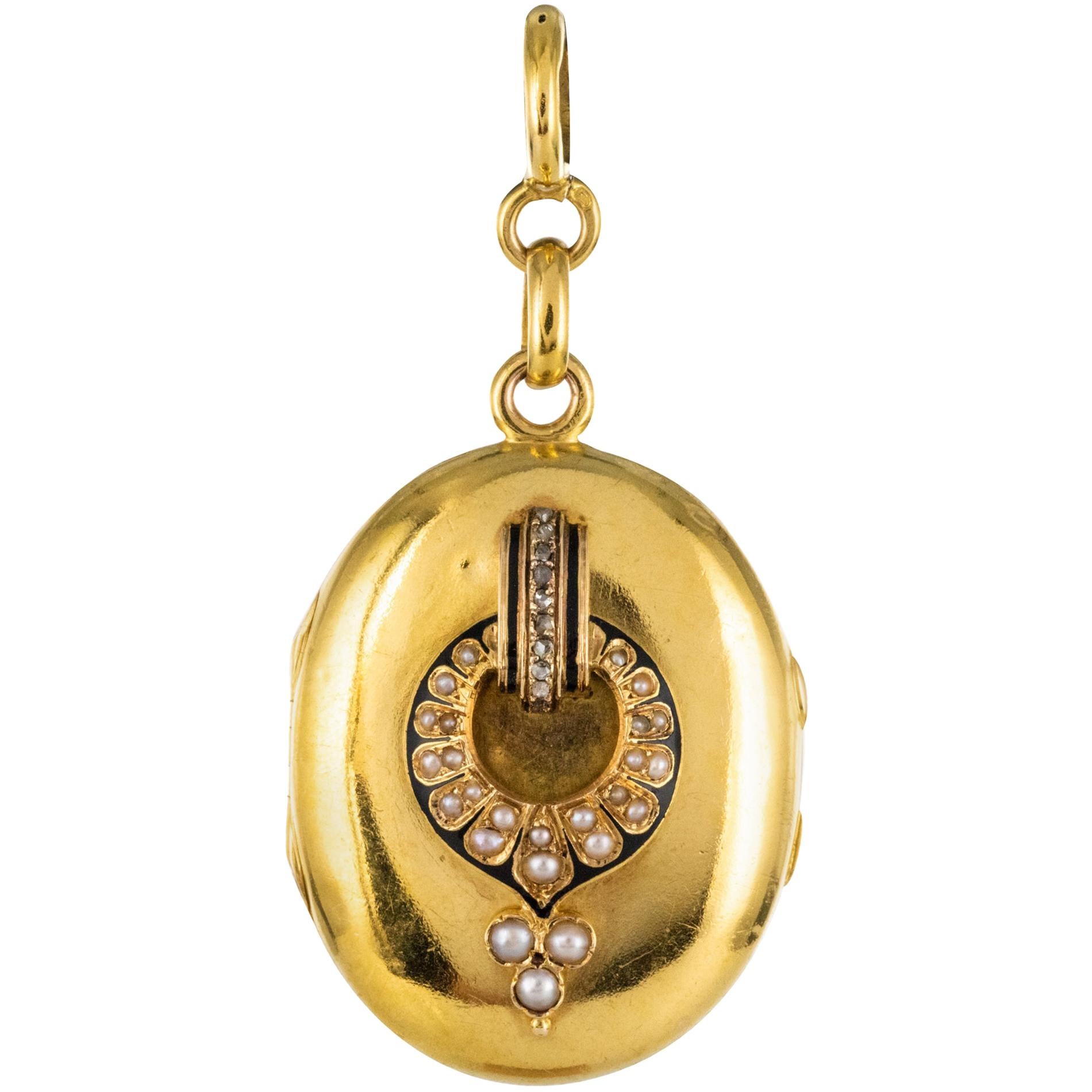 French 19th Century Natural Pearls Enamel 18 Karat Yellow Gold Medallion