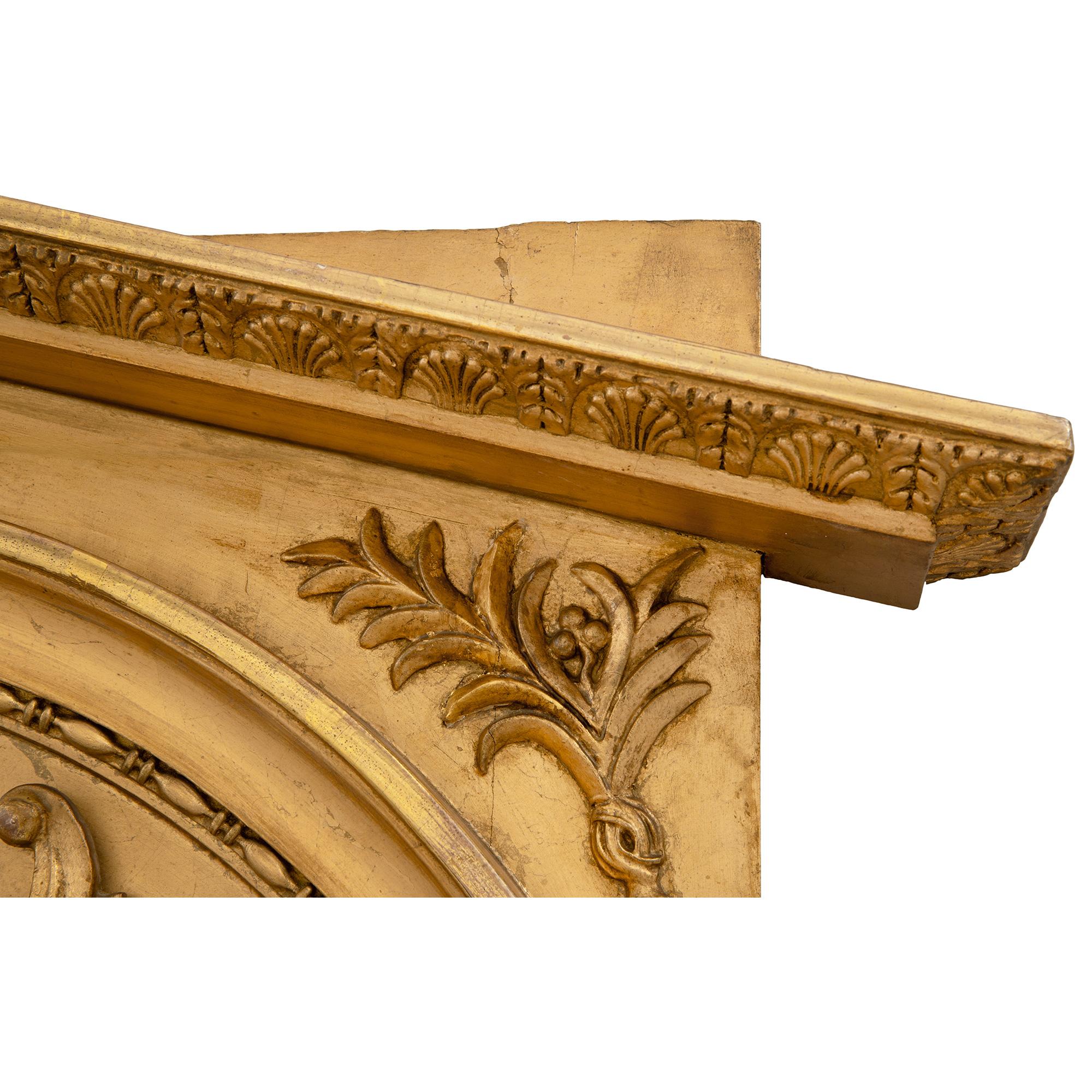 Specchio in legno dorato neoclassico francese del XIX secolo In condizioni buone in vendita a West Palm Beach, FL