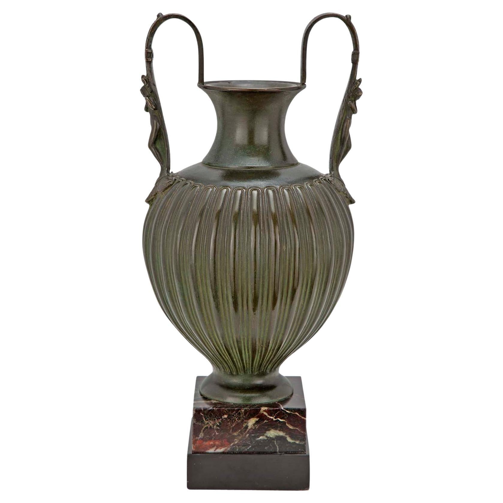 Neoklassizistische patinierte Verdigris-Bronze-Urne aus dem 19. Jahrhundert