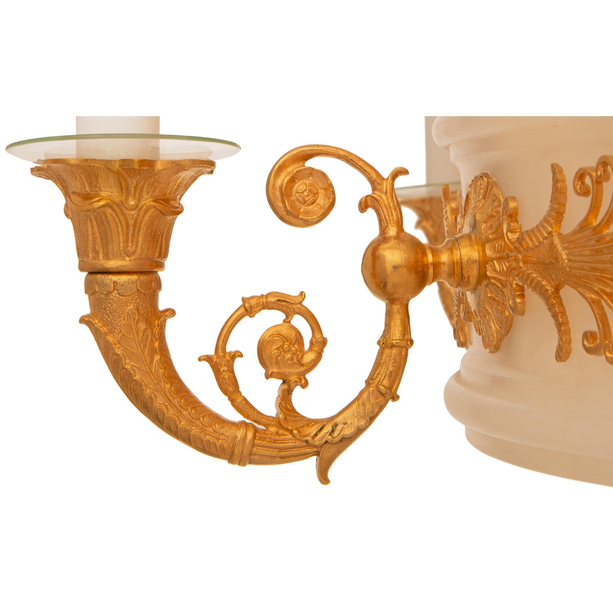 Lustre en bronze, bronze doré et albâtre de style néo-classique français du XIXe siècle en vente 1