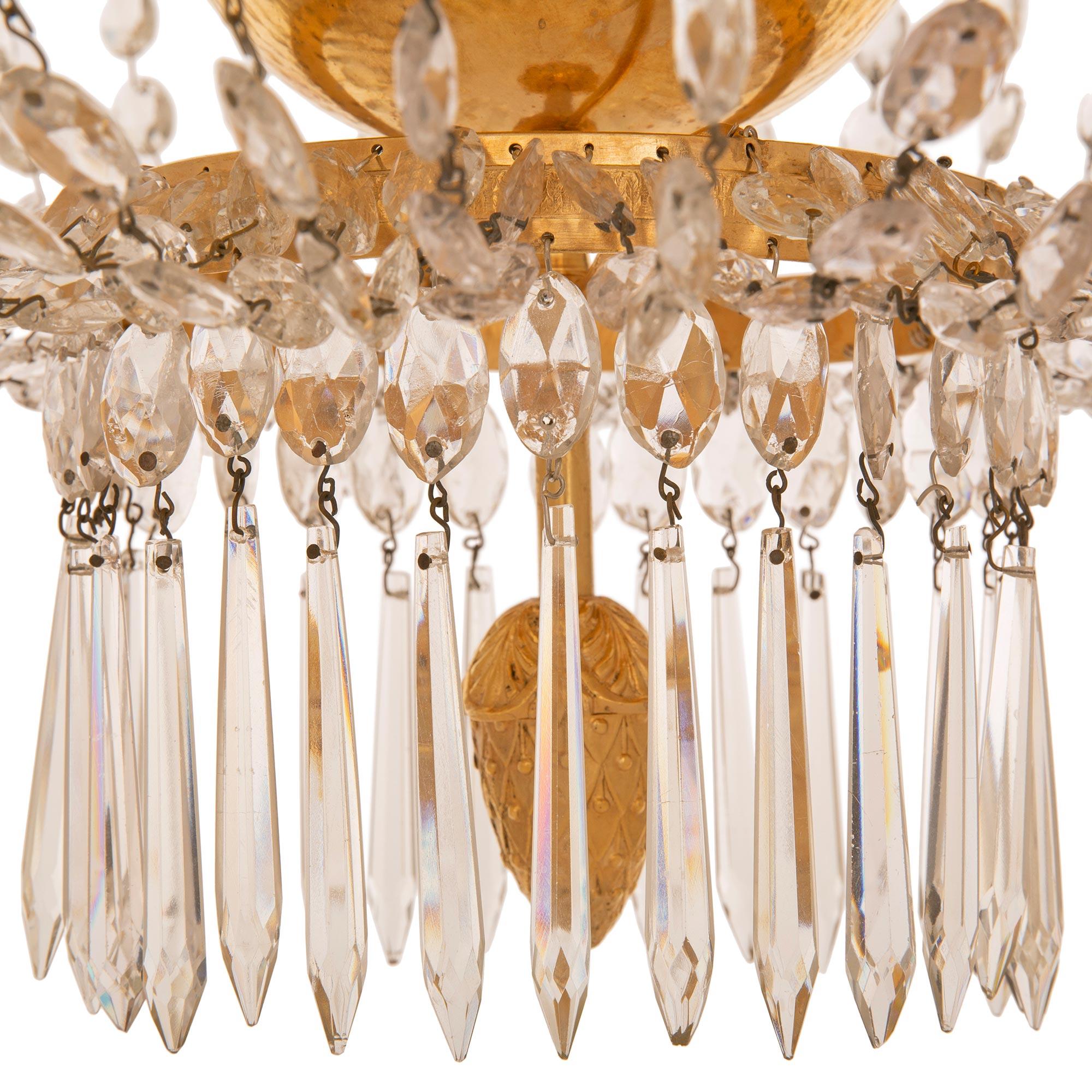 Lustre néoclassique français du XIXe siècle en cristal de St. Baccarat et bronze doré en vente 1
