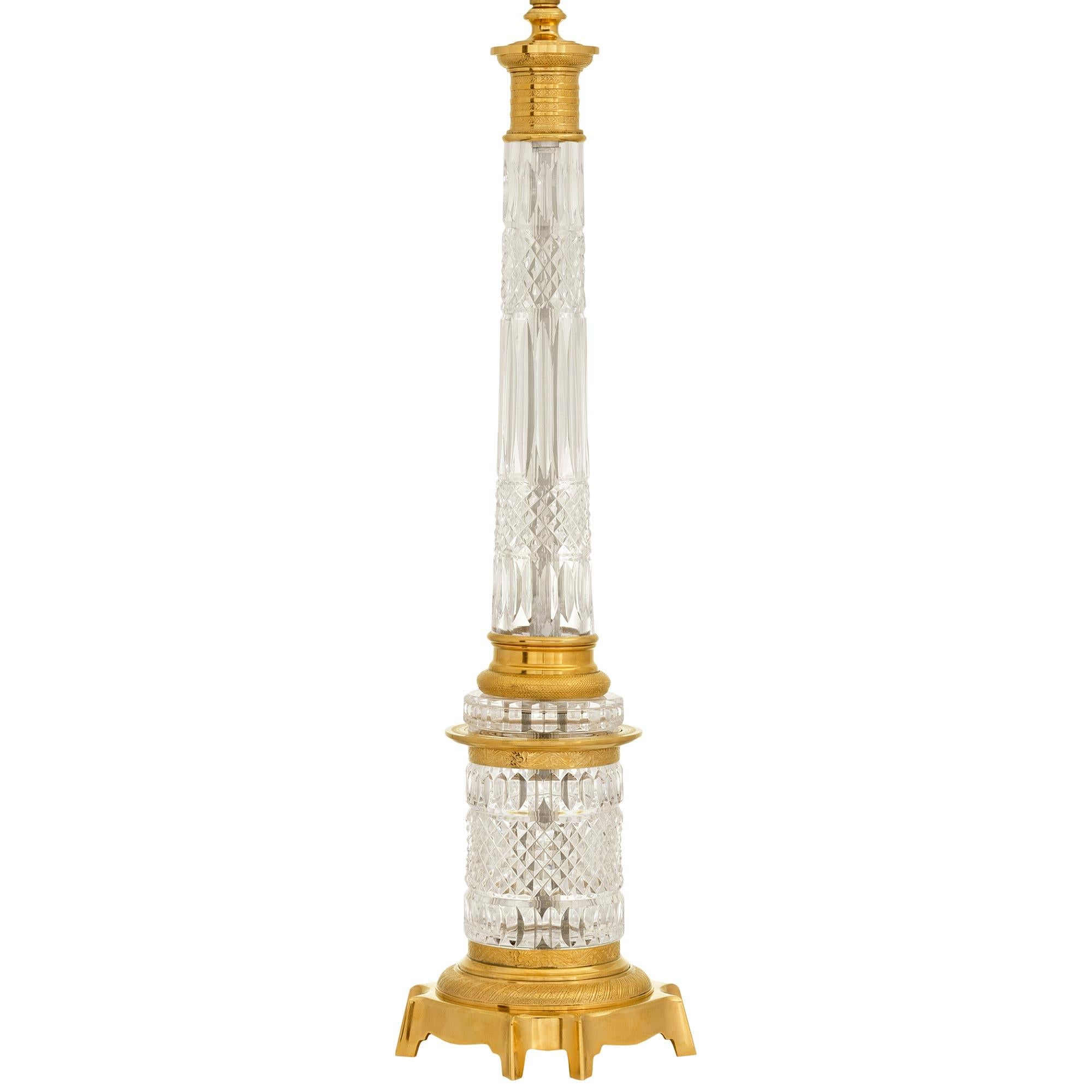 Neoclassico Lampada francese del XIX secolo in stile neoclassico. Lampada Baccarat in cristallo e ormolo in vendita