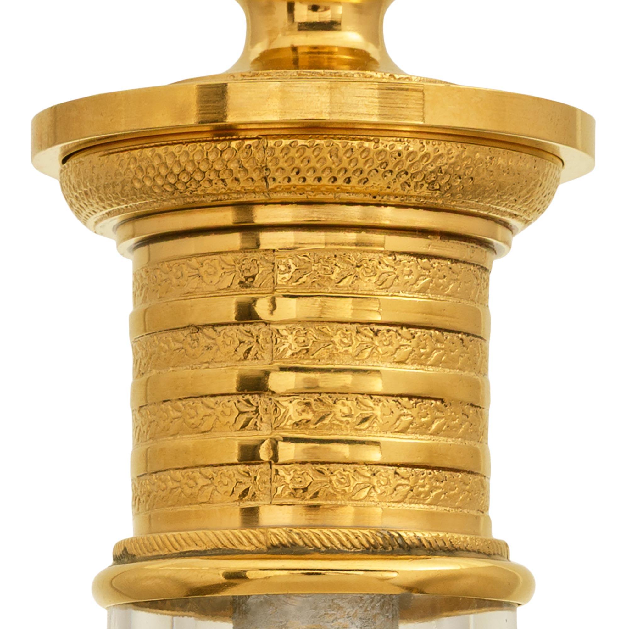 Francese Lampada francese del XIX secolo in stile neoclassico. Lampada Baccarat in cristallo e ormolo in vendita