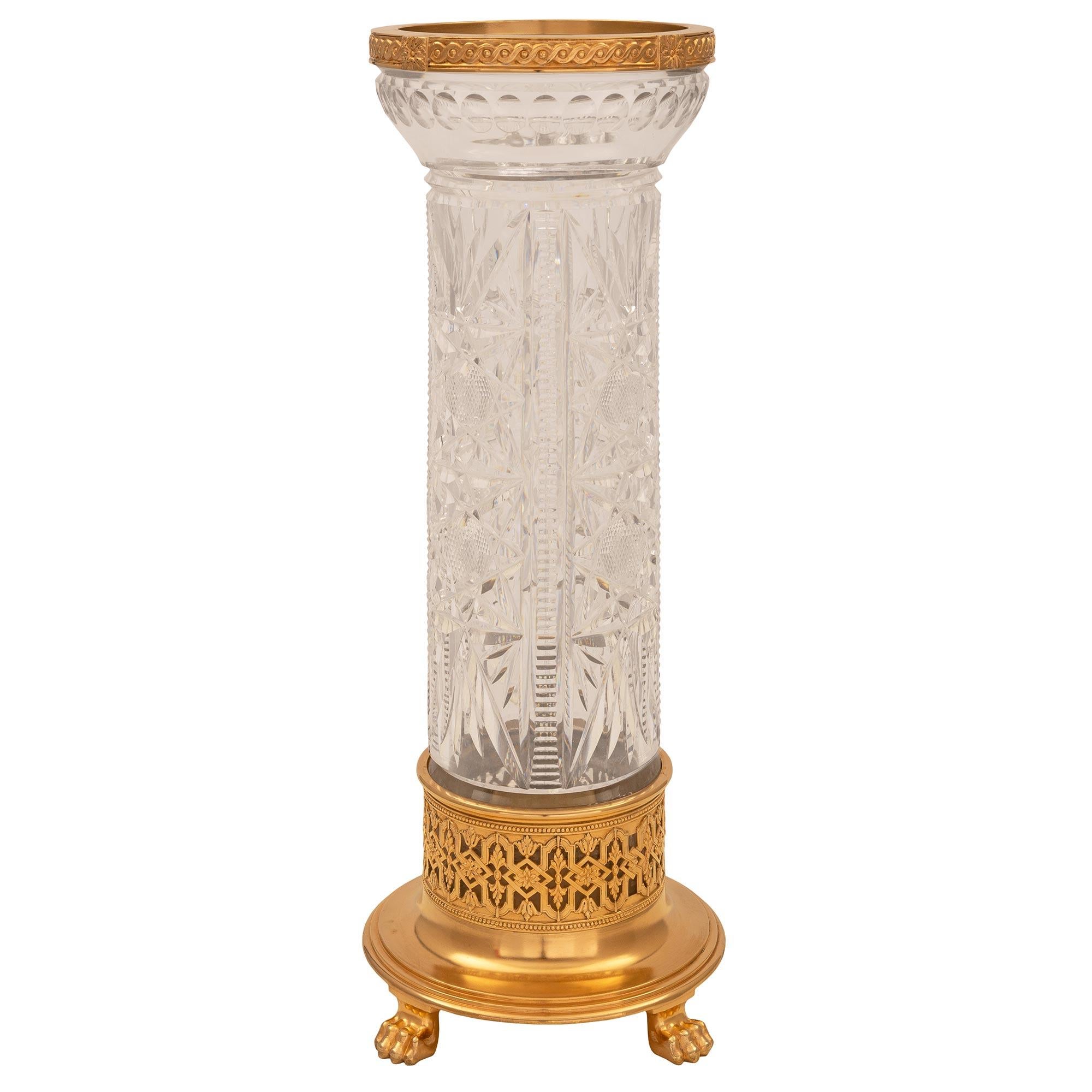 Néoclassique Vase néoclassique français du 19ème siècle en cristal de Baccarat et bronze doré en vente