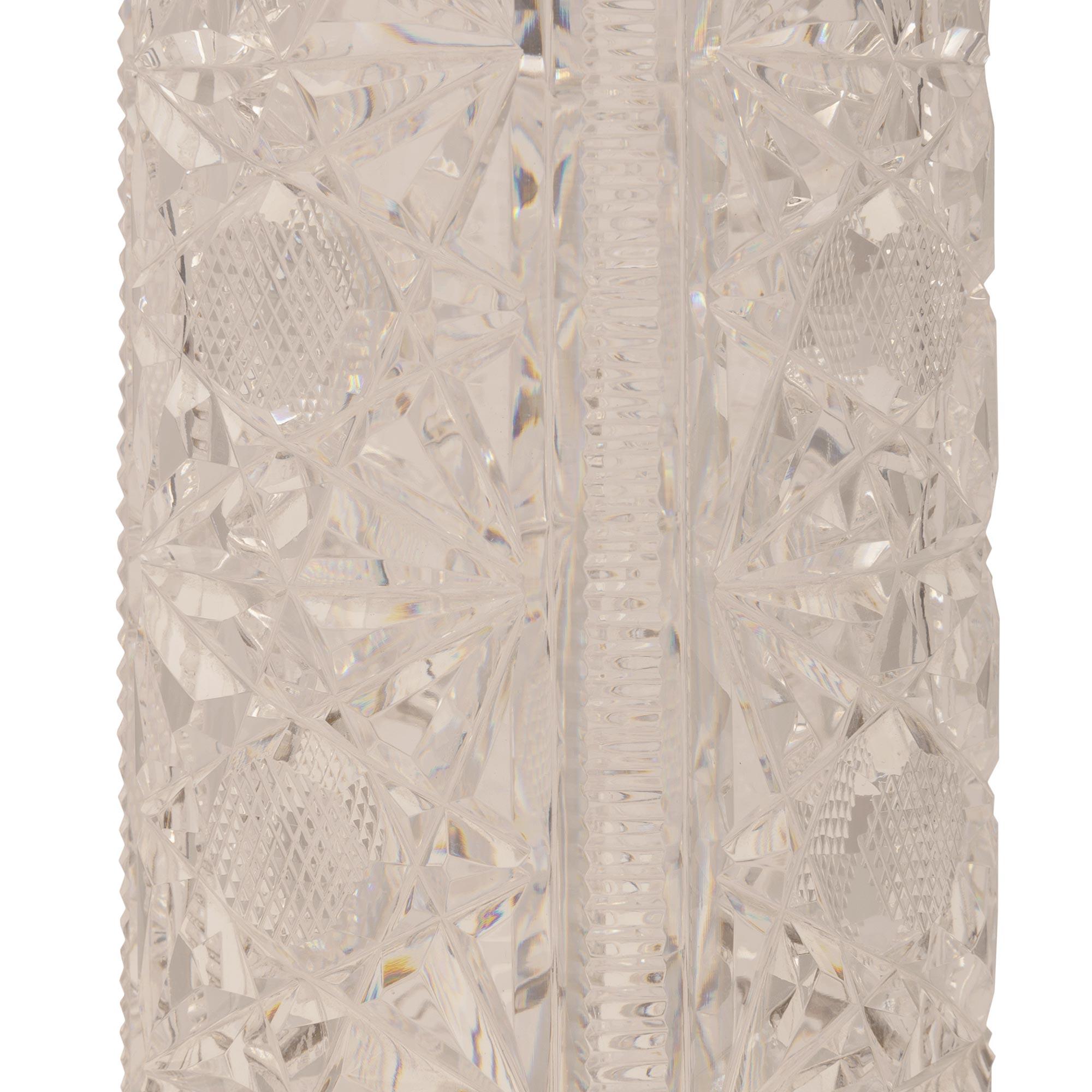 Neoklassizistische französische St. Baccarat-Kristall- und Goldbronze-Vase aus dem 19. Jahrhundert im Angebot 1