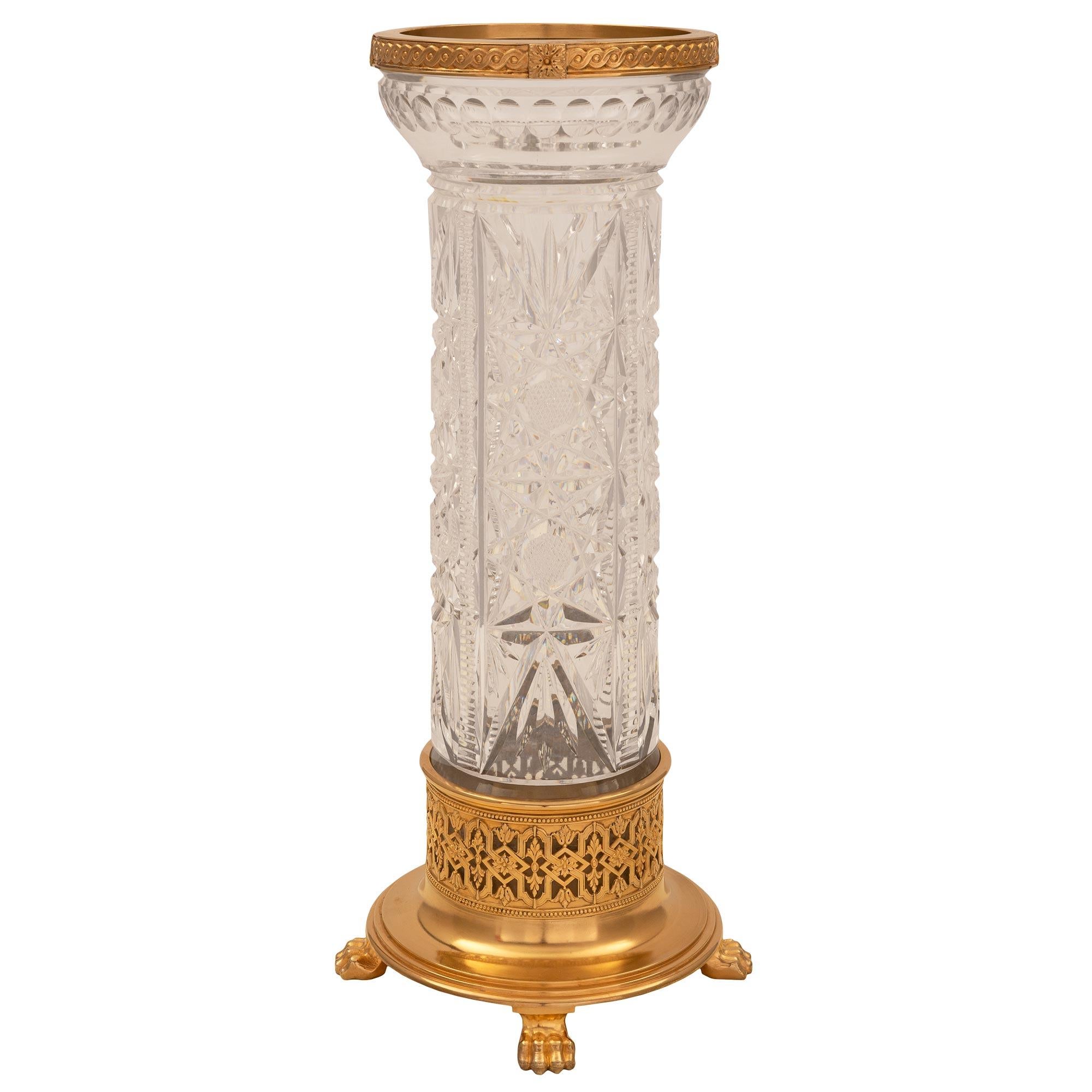 Neoklassizistische französische St. Baccarat-Kristall- und Goldbronze-Vase aus dem 19. Jahrhundert im Angebot 4