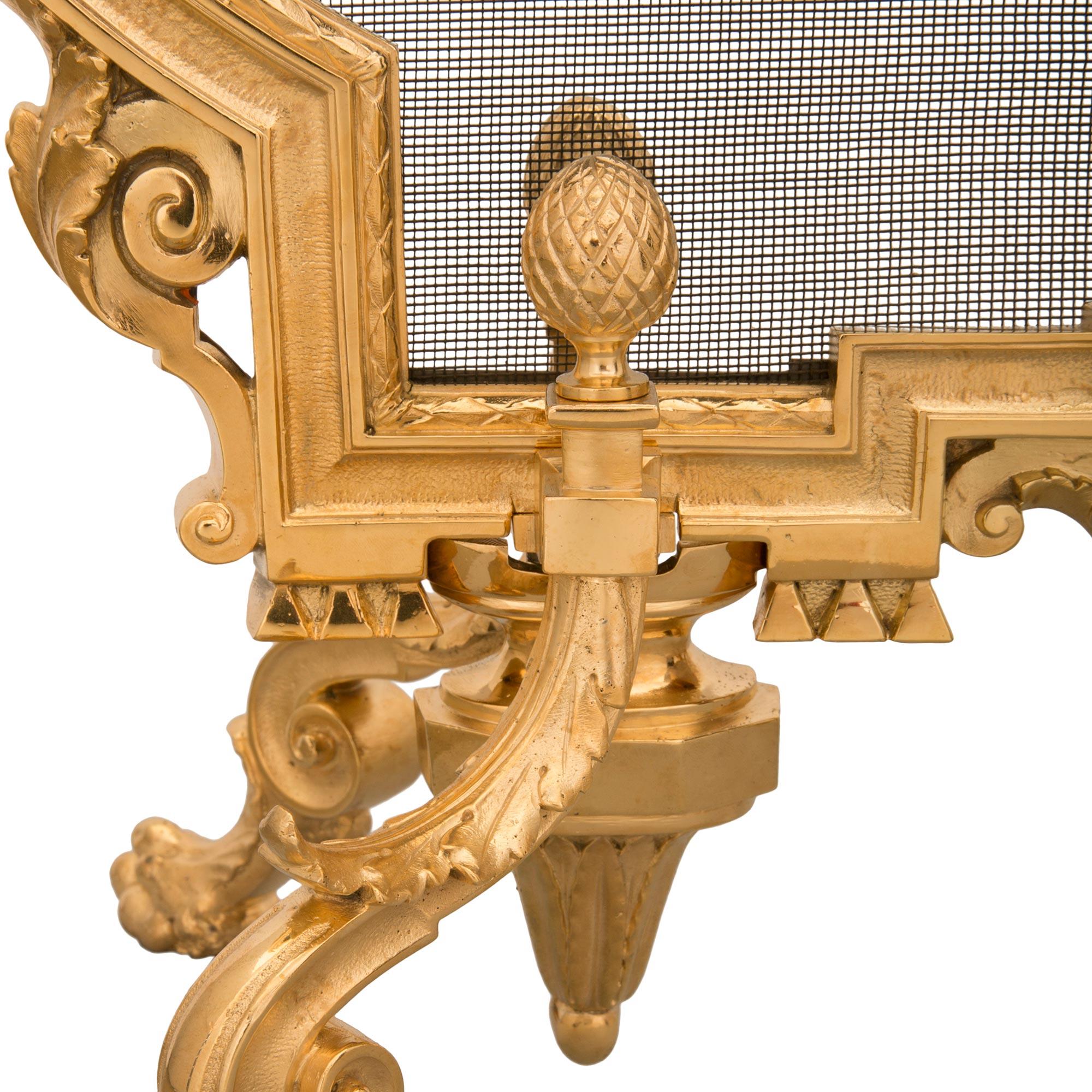 Französischer Goldbronze-Kaminschirm im neoklassizistischen Stil der französischen Belle Poque des 19. Jahrhunderts im Angebot 4