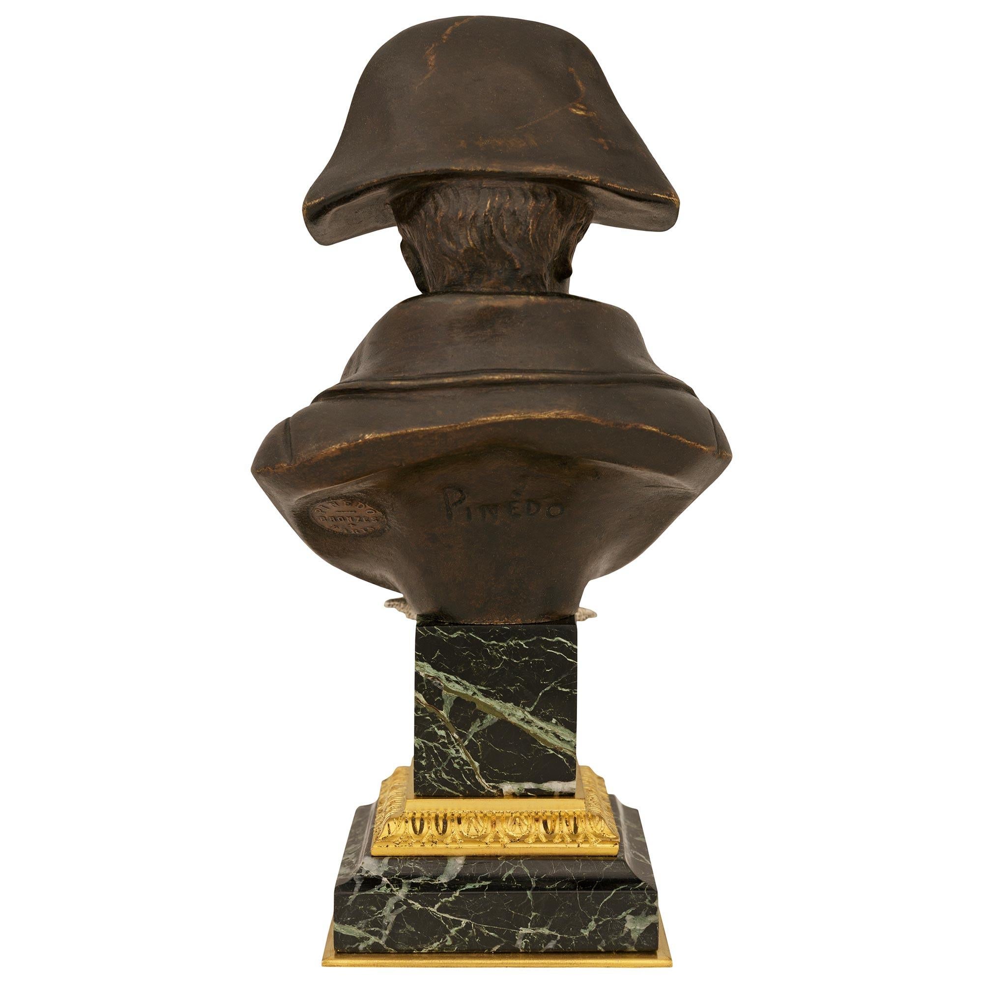 Estilo neoclásico francés del siglo XIX Busto de bronce de Napoleón, firmado Pinedo en venta 4