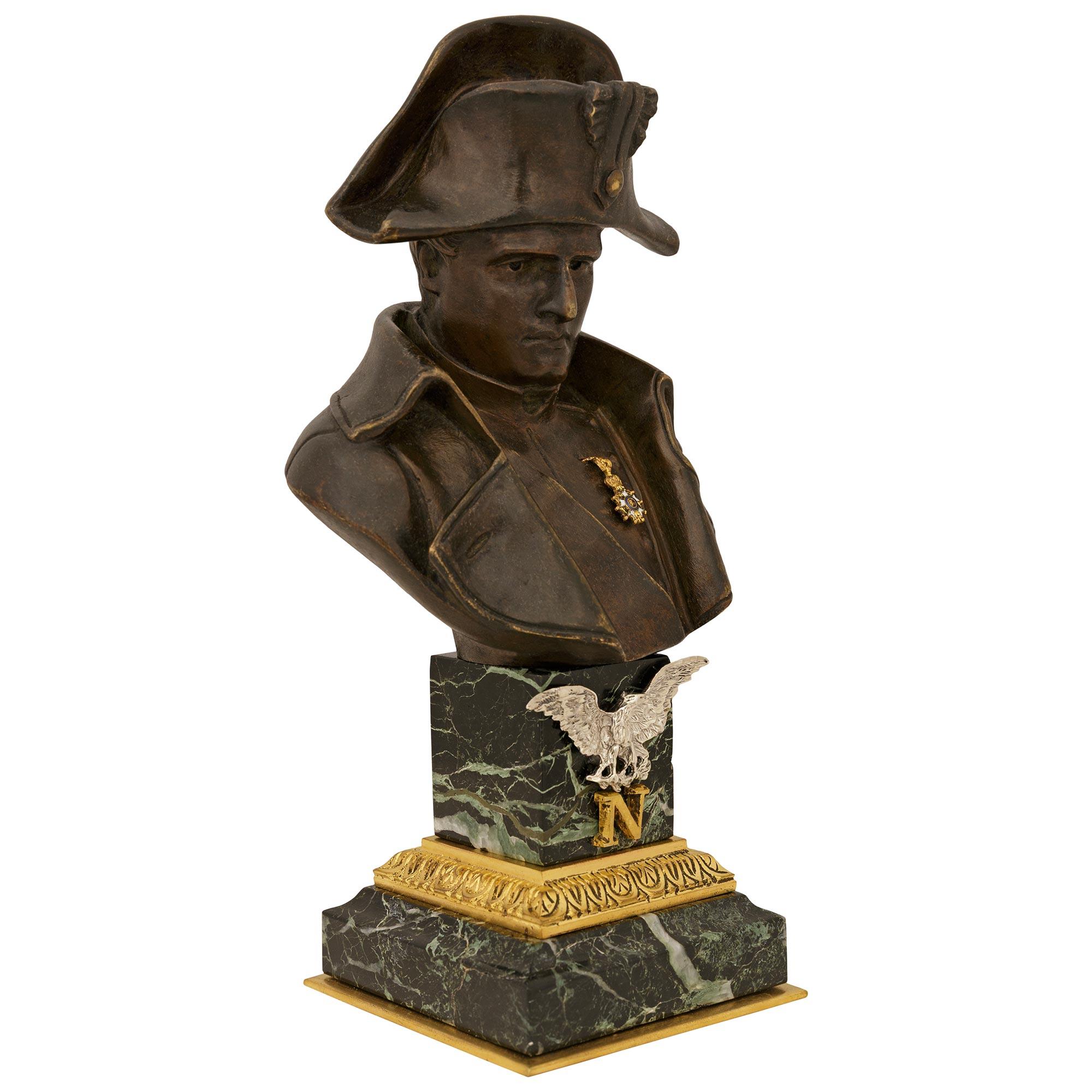 Estilo neoclásico francés del siglo XIX Busto de bronce de Napoleón, firmado Pinedo Neoclásico en venta