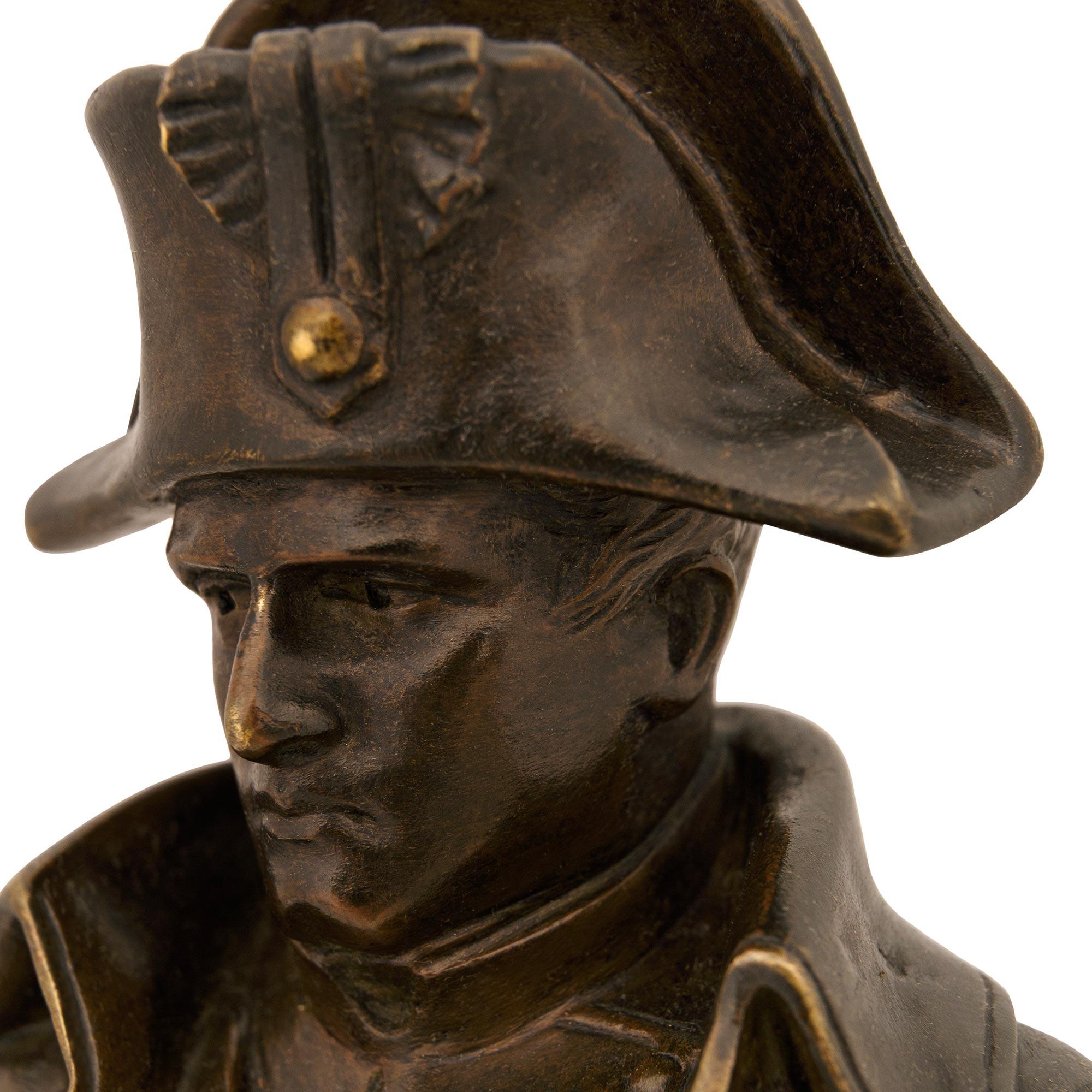 Estilo neoclásico francés del siglo XIX Busto de bronce de Napoleón, firmado Pinedo en Bueno estado para la venta en West Palm Beach, FL