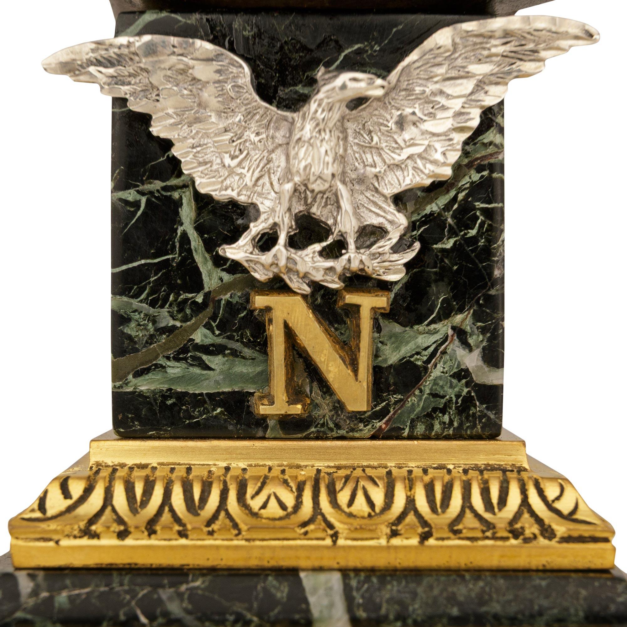Estilo neoclásico francés del siglo XIX Busto de bronce de Napoleón, firmado Pinedo en venta 1