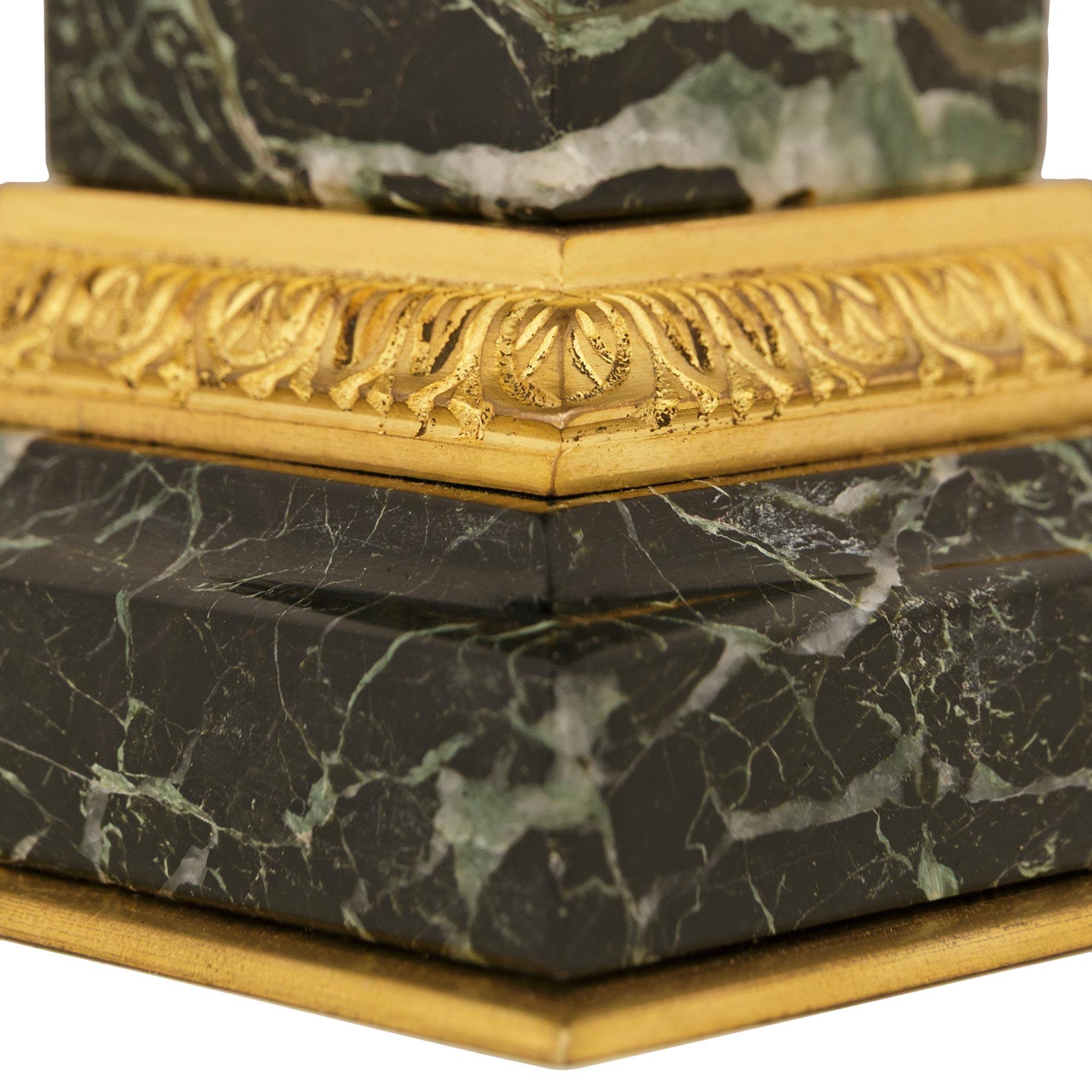 Estilo neoclásico francés del siglo XIX Busto de bronce de Napoleón, firmado Pinedo en venta 2