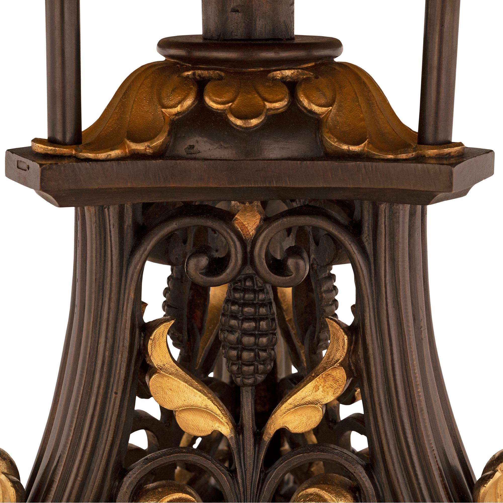 Peint Table à cocktail néoclassique française du XIXe siècle en bronze, bronze doré et marbre en vente