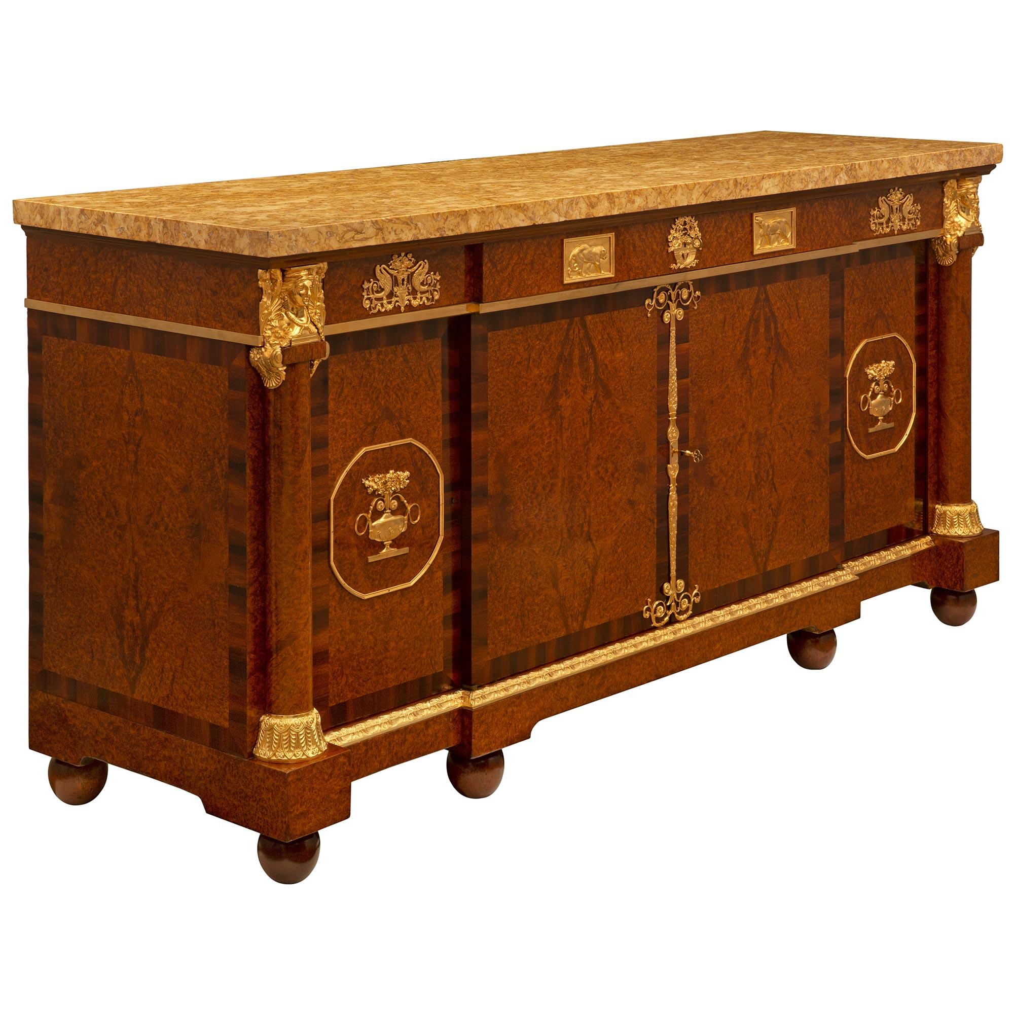 Néoclassique Buffet néo-classique français du 19ème siècle attribué à la Maison Krieger en vente