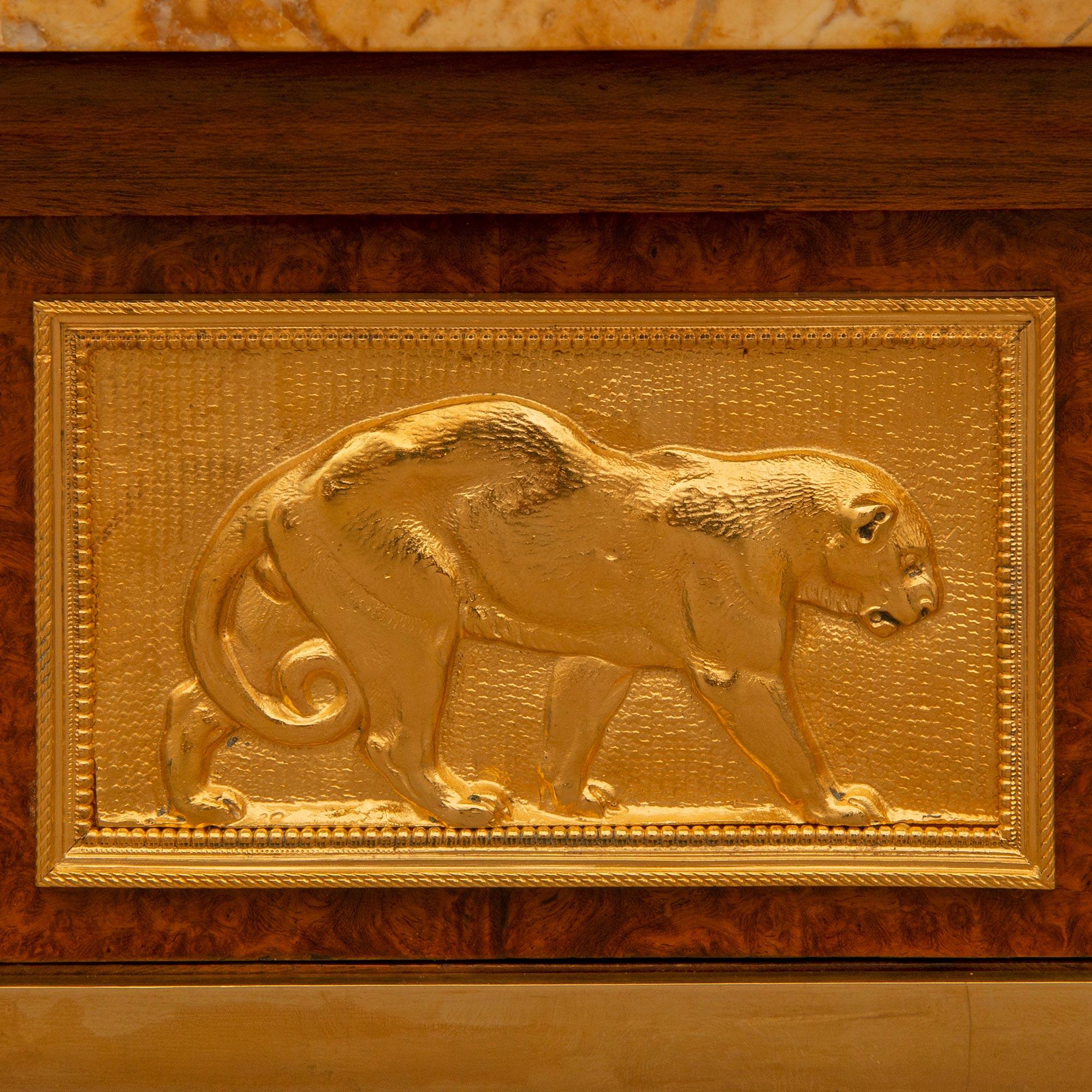 Bronze doré Buffet néo-classique français du 19ème siècle attribué à la Maison Krieger en vente