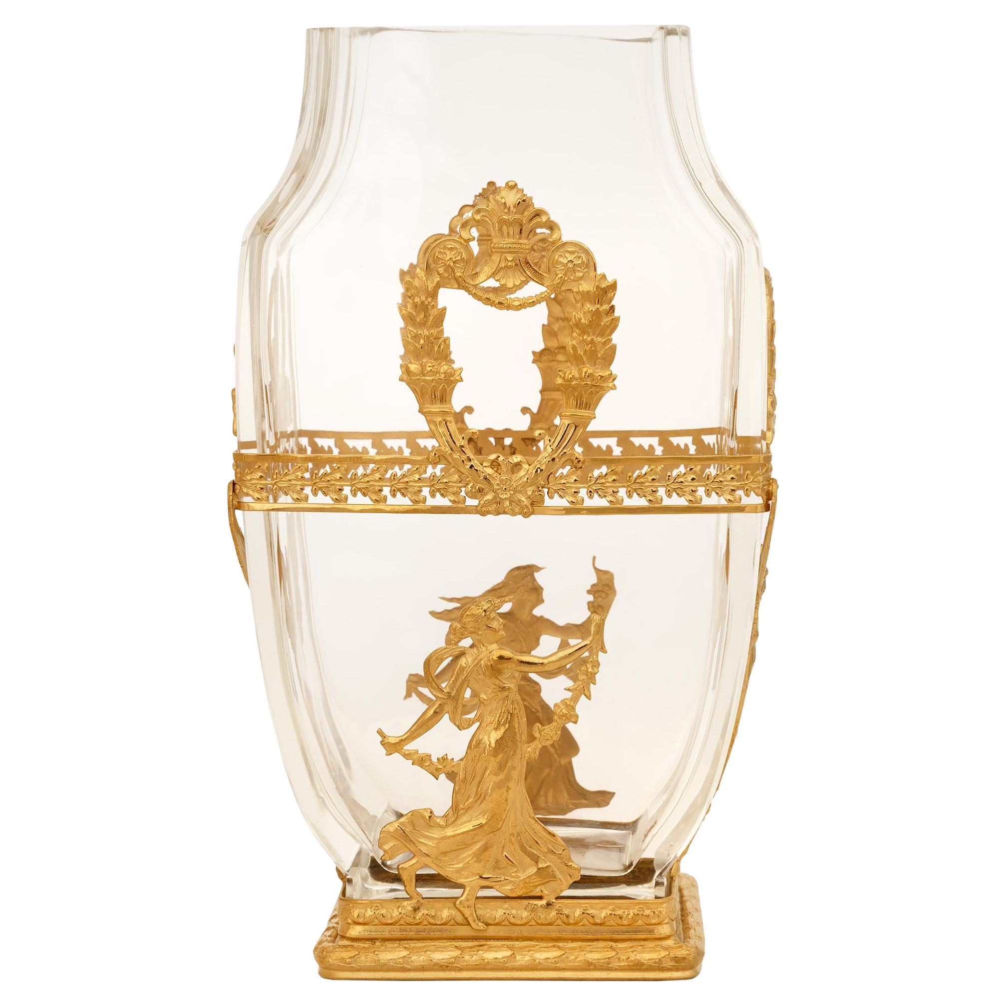 Vaso in cristallo e ormolano francese del XIX secolo di stile neoclassico. Vaso in cristallo e ormolu