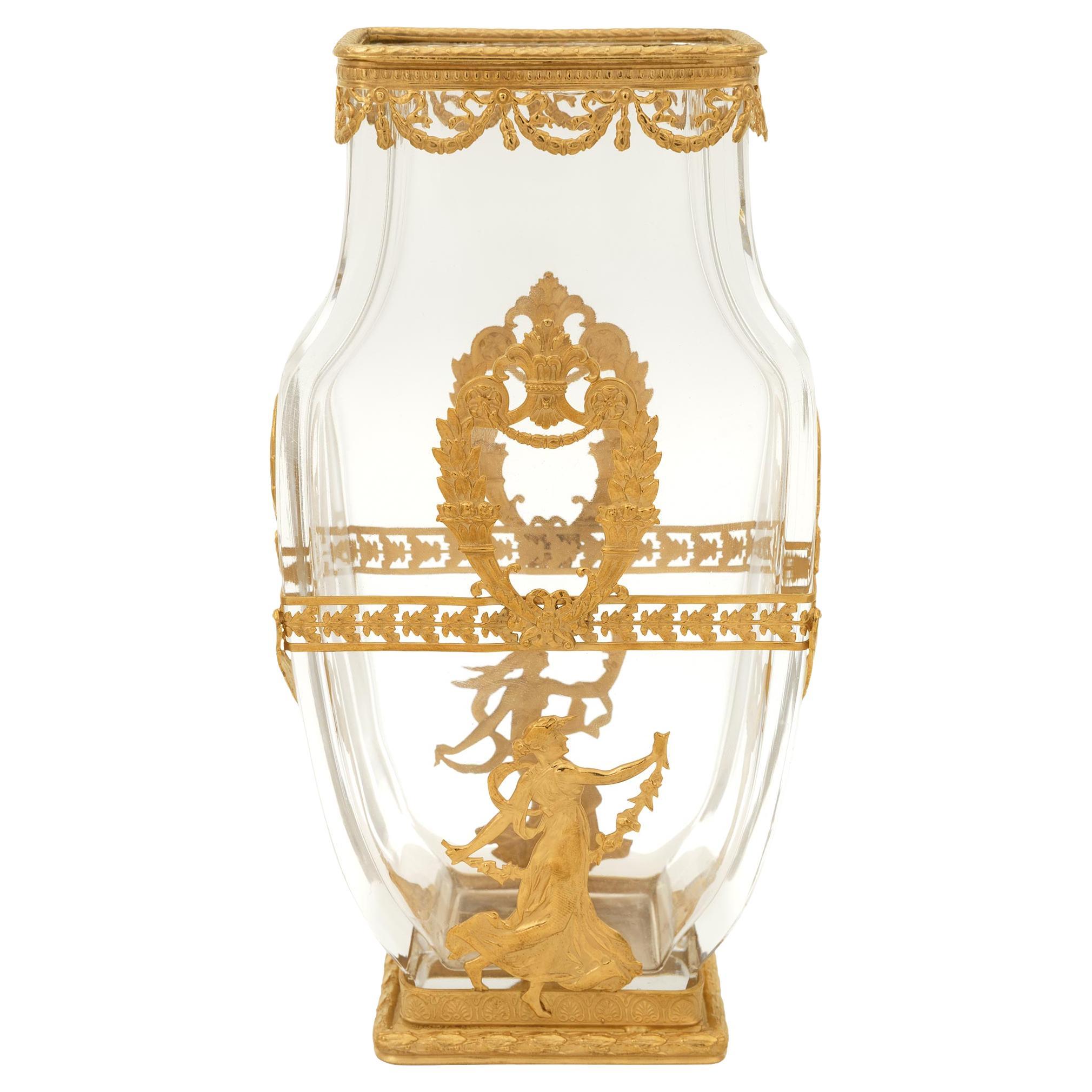 Vase en cristal et bronze doré du 19e siècle. Vase en cristal et bronze doré en vente
