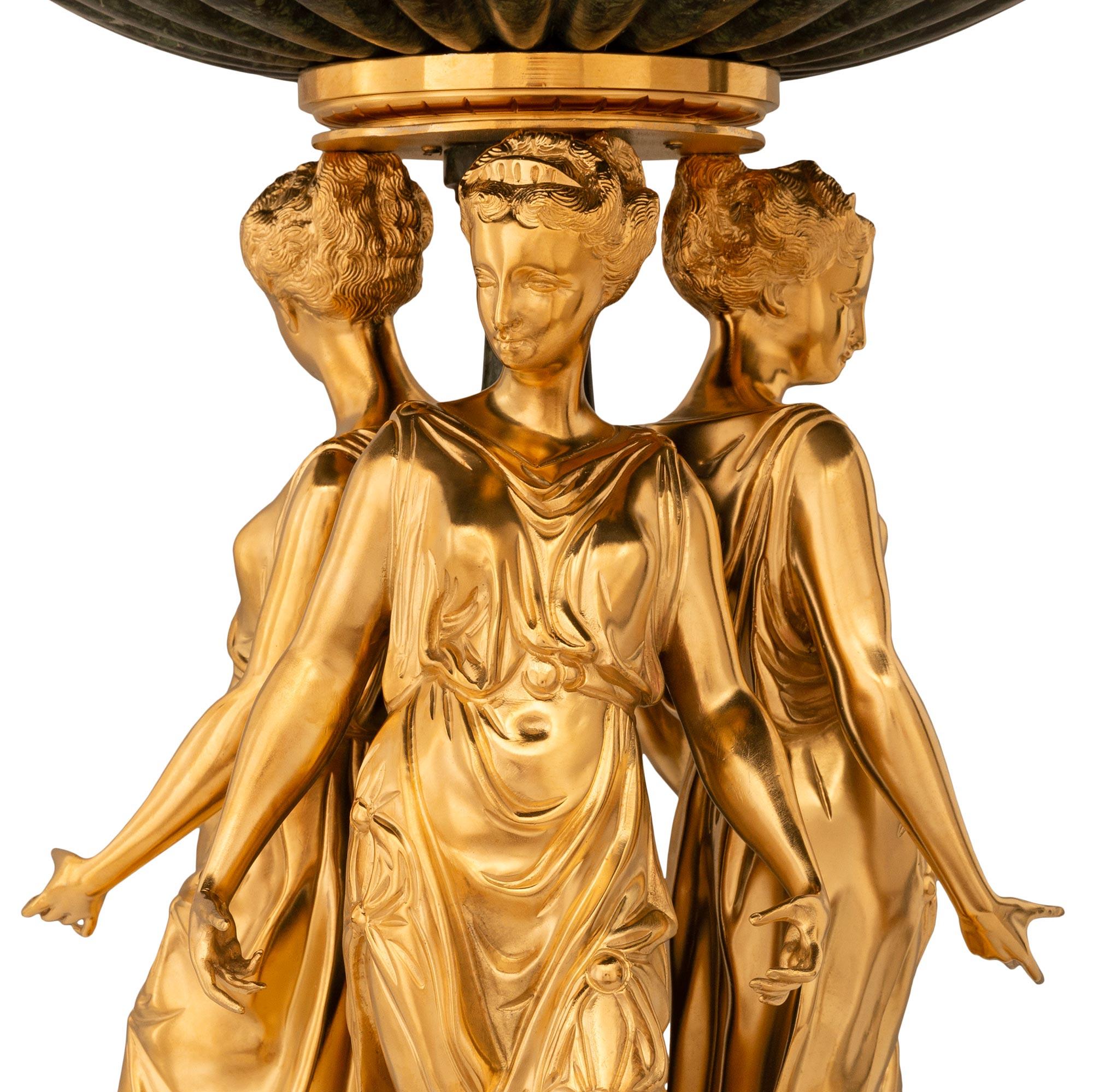Centre de table néo-classique français du 19e siècle en faux marbre et marbre vert, Ormolu Bon état - En vente à West Palm Beach, FL