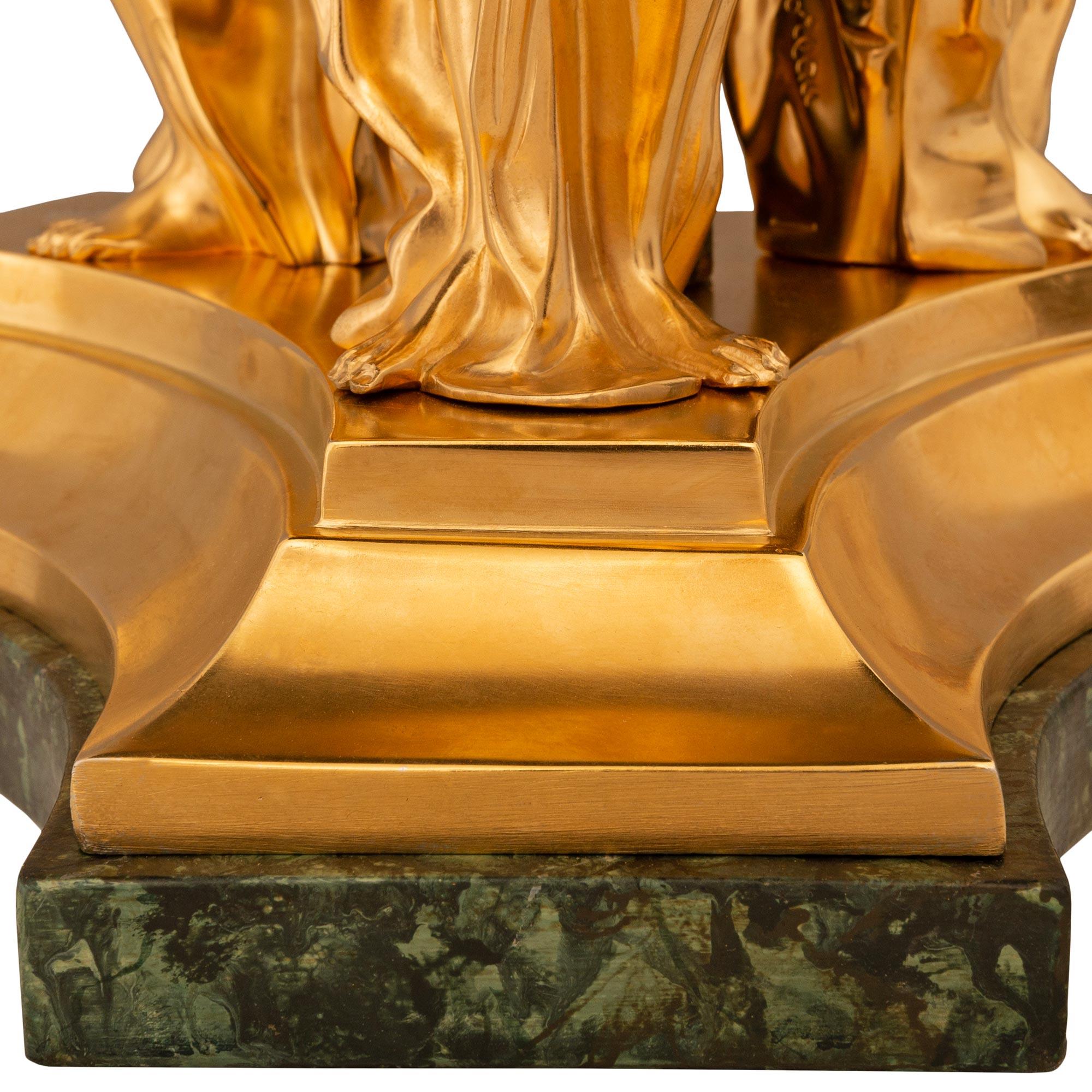 XIXe siècle Centre de table néo-classique français du 19e siècle en faux marbre et marbre vert, Ormolu en vente