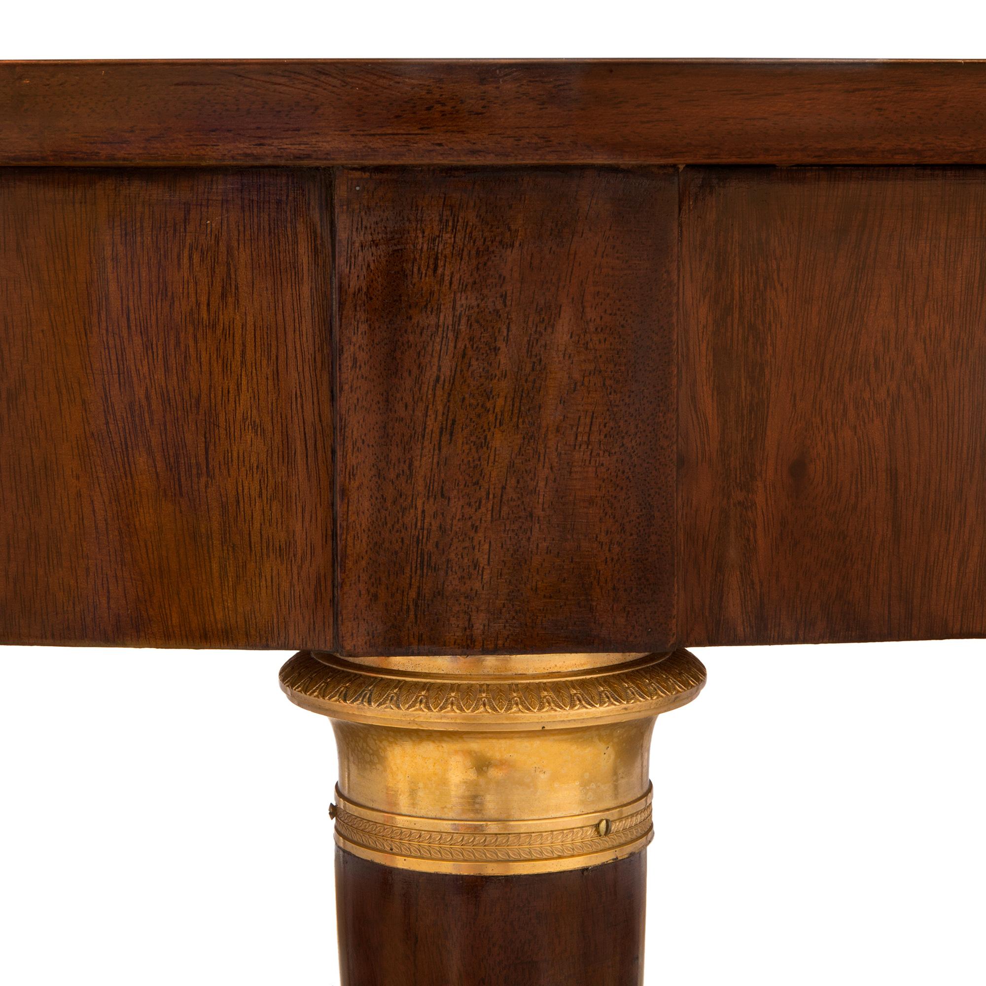 French 19th Century Neo-Classical St. Mahogany Center Table In Good Condition For Sale In West Palm Beach, FL