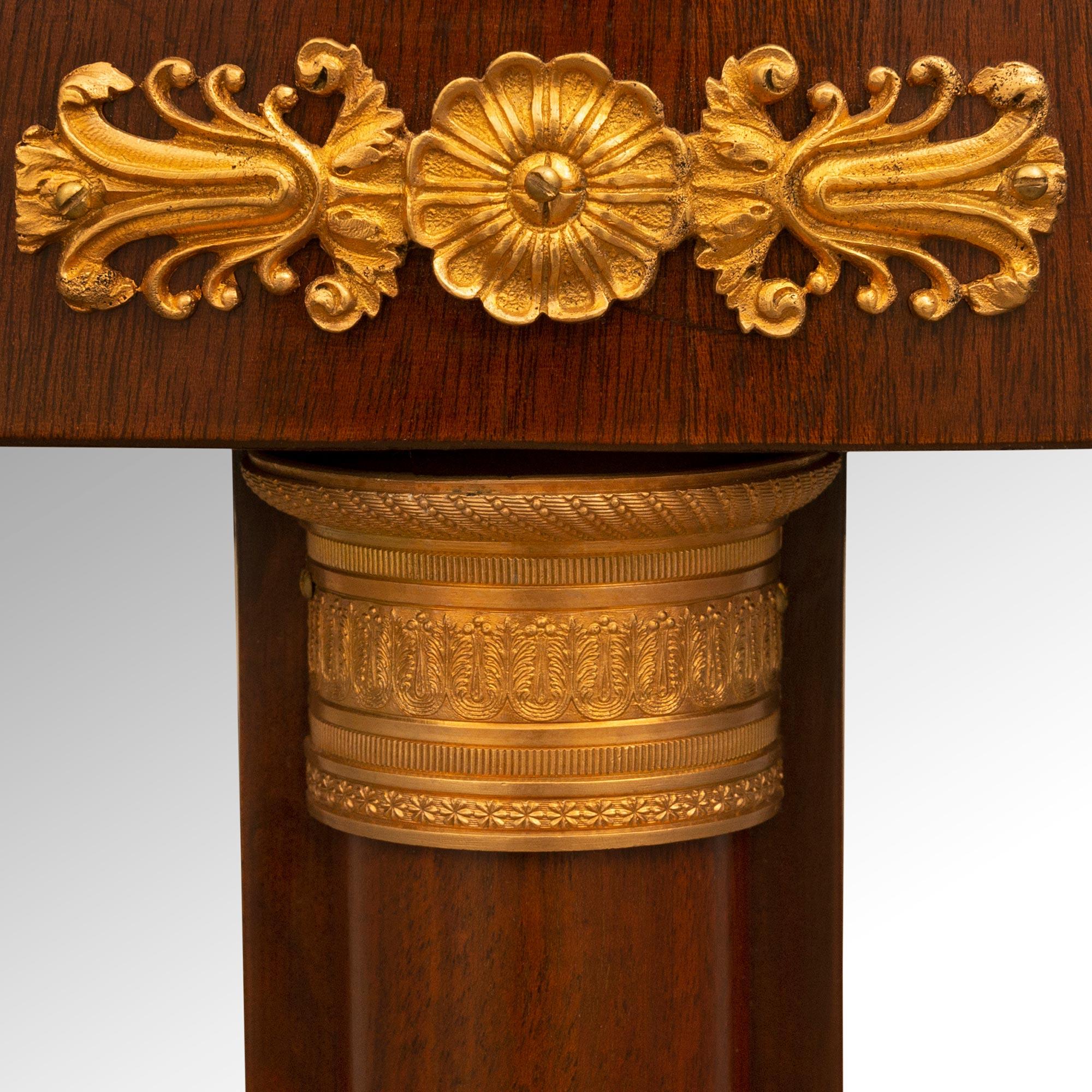 Bronze doré Console Demi Lune en acajou de style néo-classique français du 19ème siècle en vente