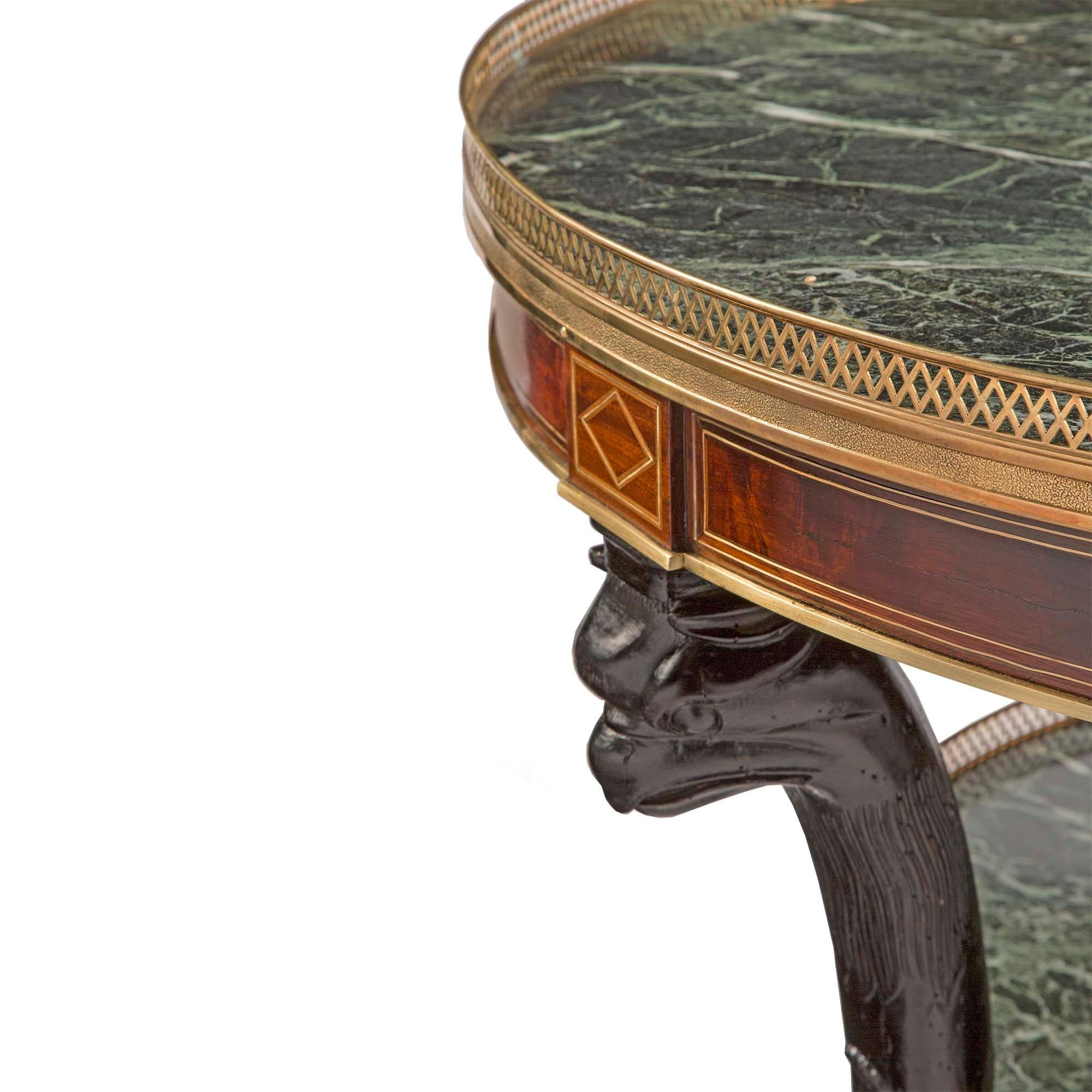 Ébénisé Table centrale en acajou, marbre et bronze doré de style néo-classique français du 19e siècle en vente