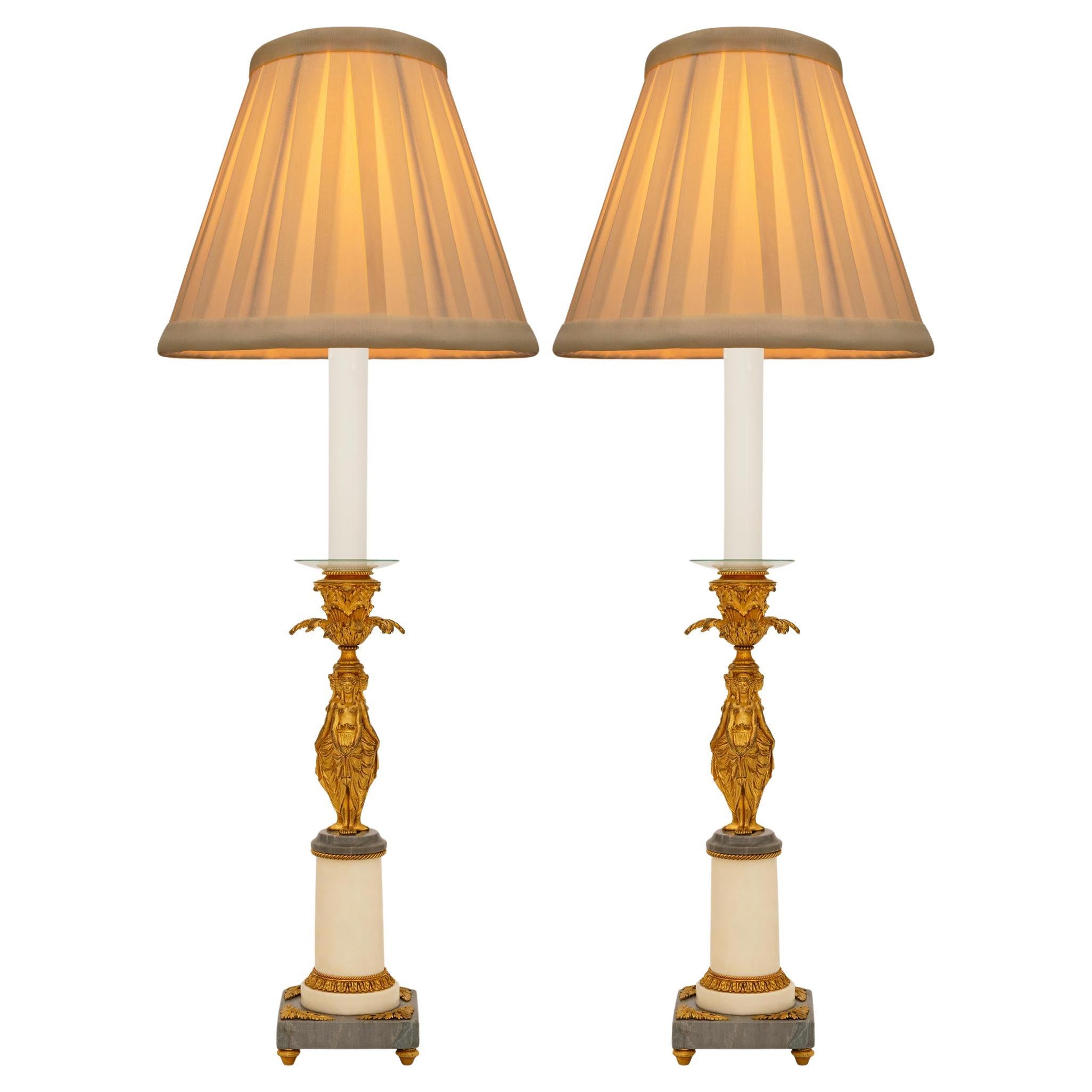 Lampada neoclassica francese del XIX secolo. Lampade in marmo e ormolu