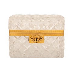 Boîte néoclassique française du 19ème siècle en ormolu et cristal