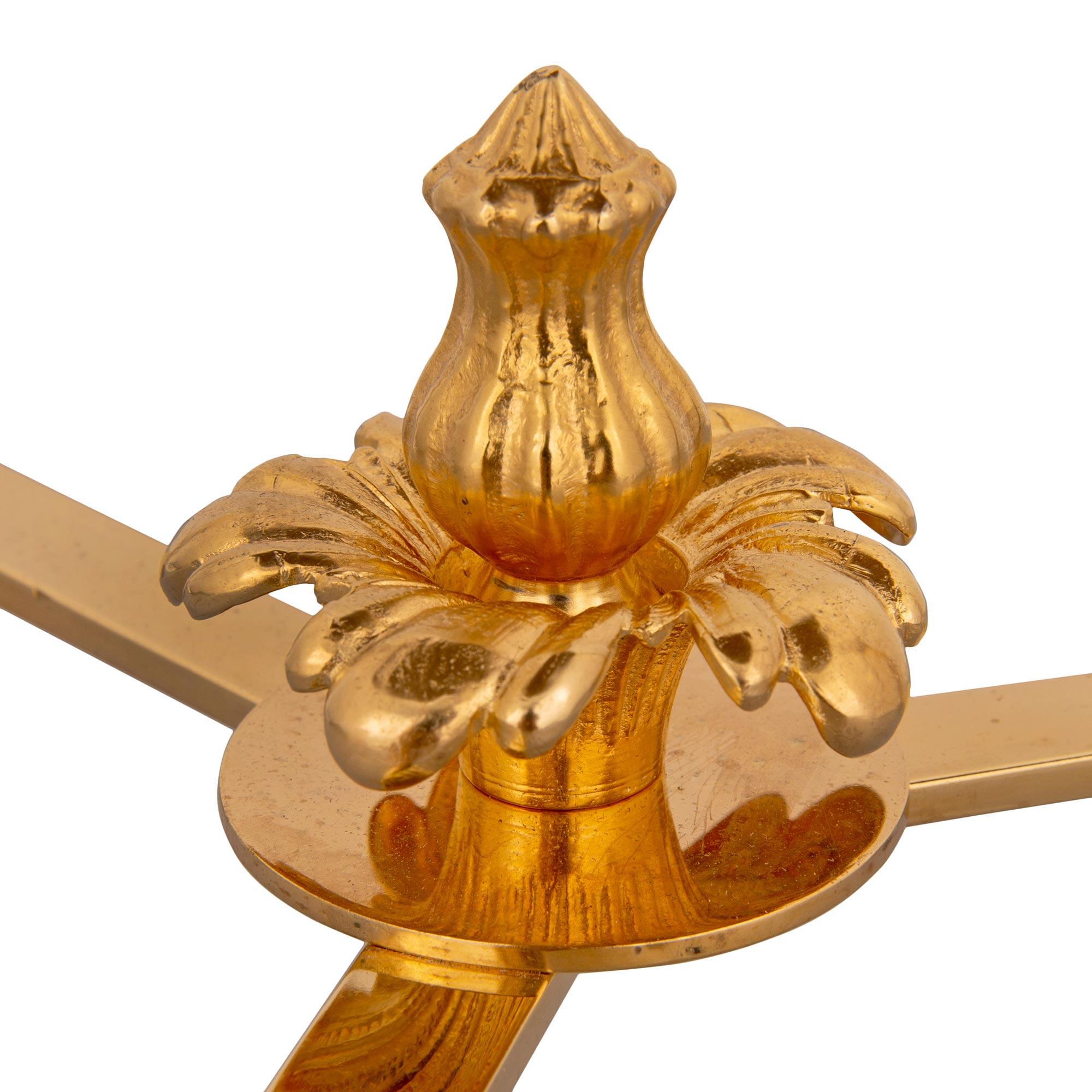 Guéridon néo-classique français du 19ème siècle en bronze doré et miroir en vente 1