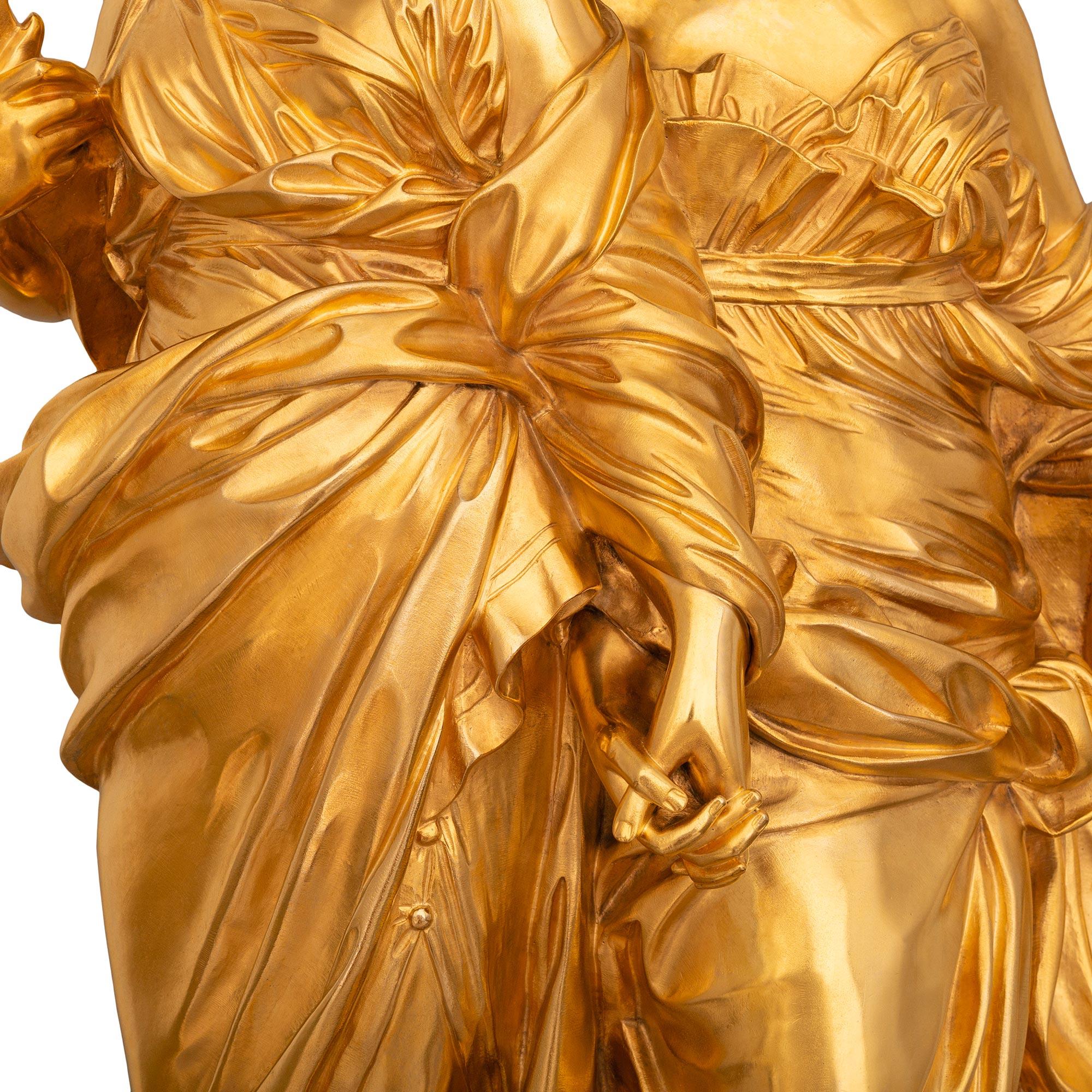Statua neoclassica francese del XIX secolo. Statua in marmo Ormolu e bronzo patinato In condizioni buone in vendita a West Palm Beach, FL